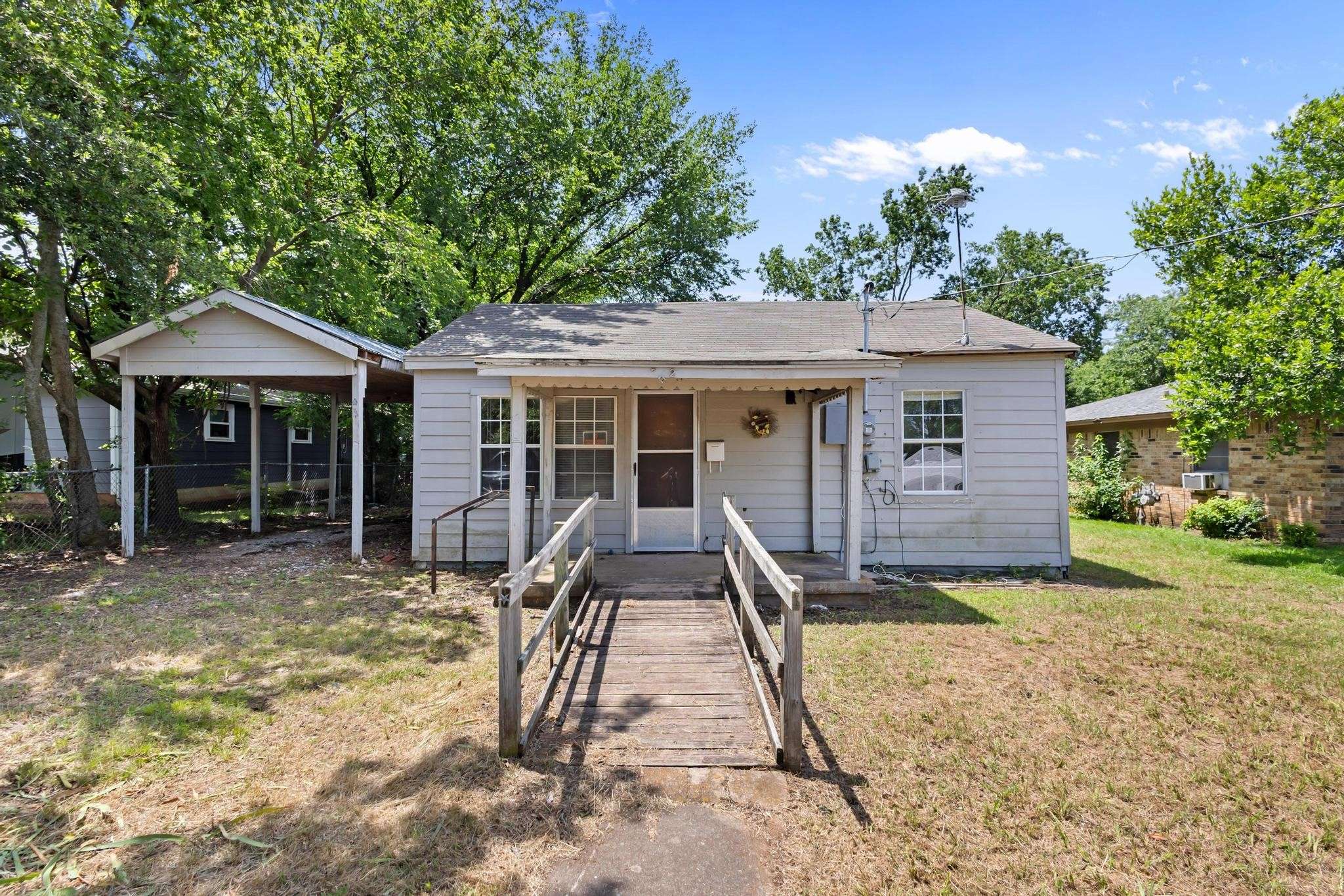 502 Water ST, Whitesboro, TX 76273