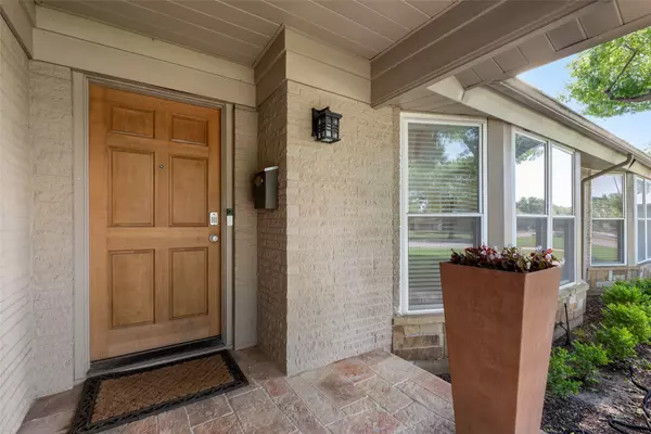 Dallas, TX 75230,5820 Forest LN