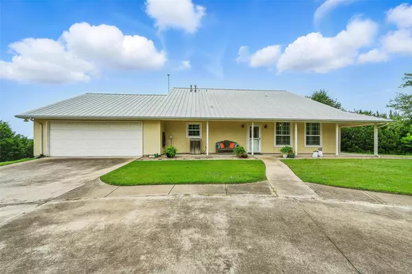 2116 Darby Dan CT, Granbury, TX 76049