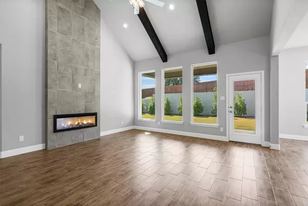 Glen Rose, TX 76043,207 Mitchell DR