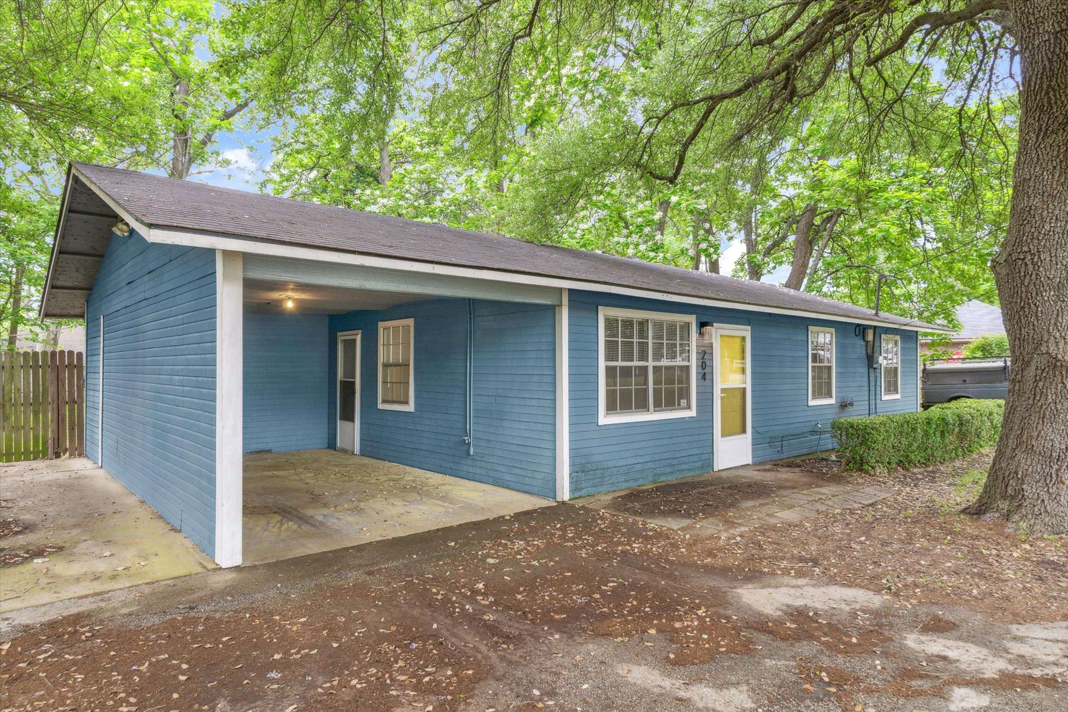 204 Half ST, Lindale, TX 75771
