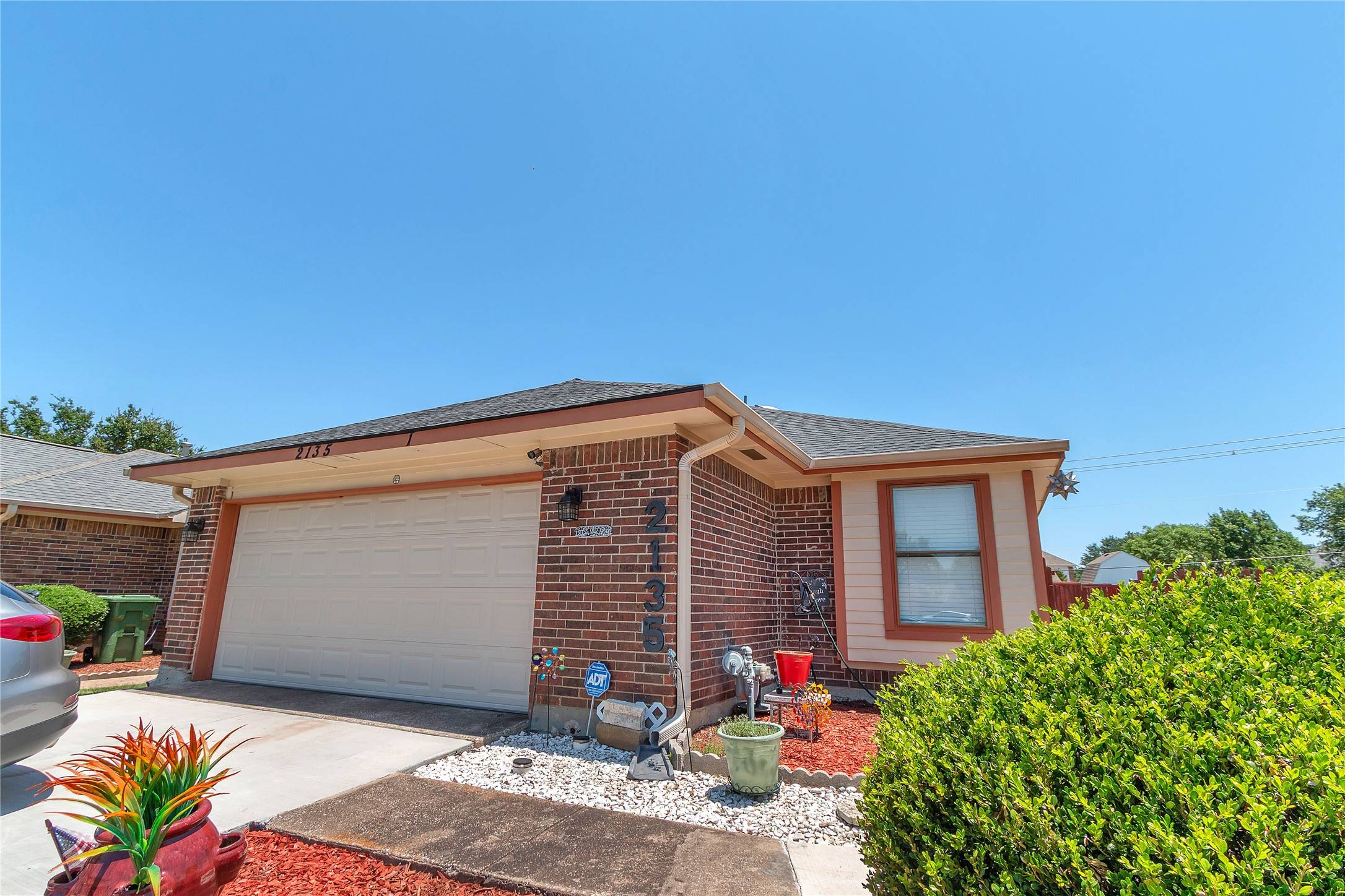 2135 Rose Cliff LN, Carrollton, TX 75007