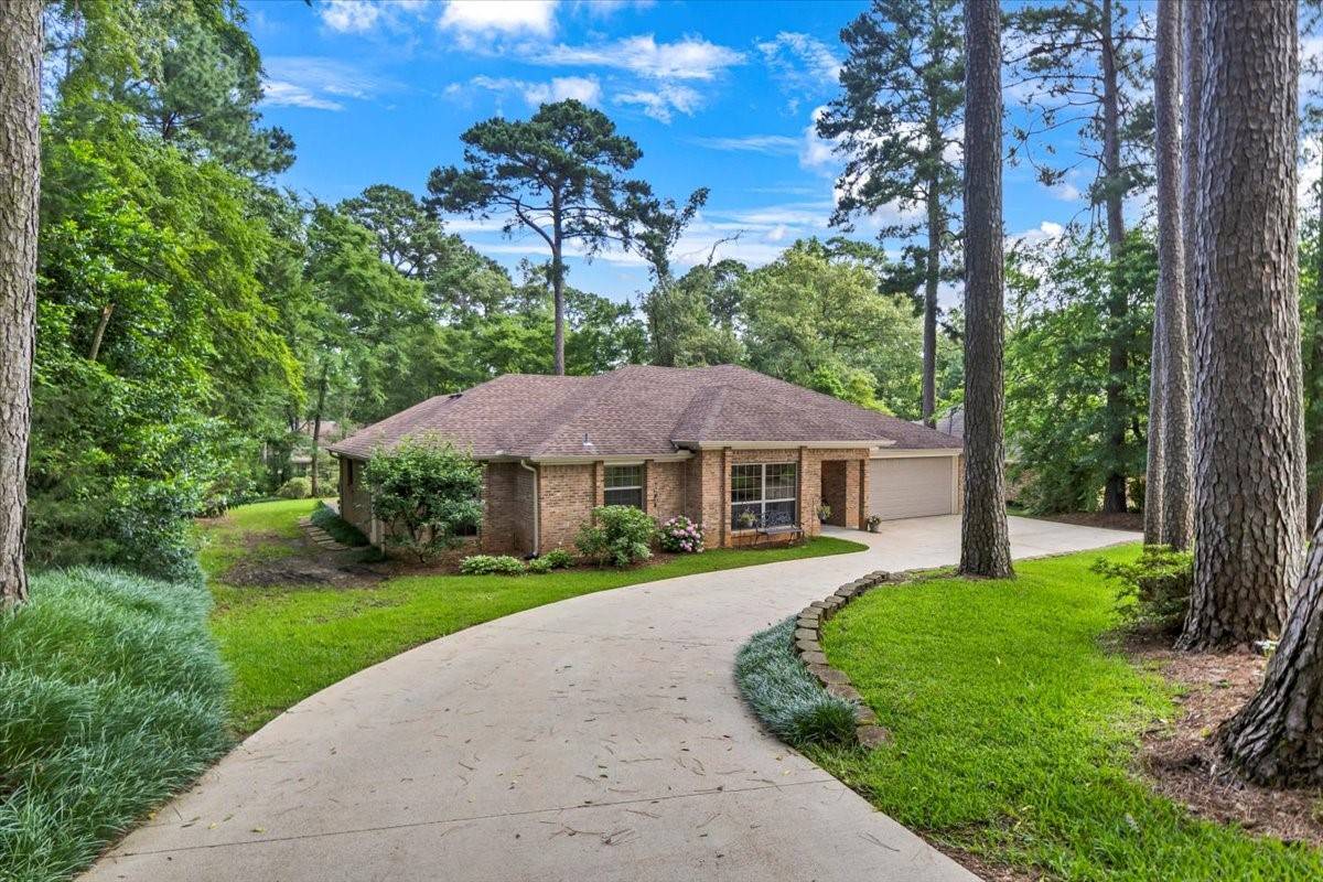1529 Hideaway LN W, Hideaway, TX 75771