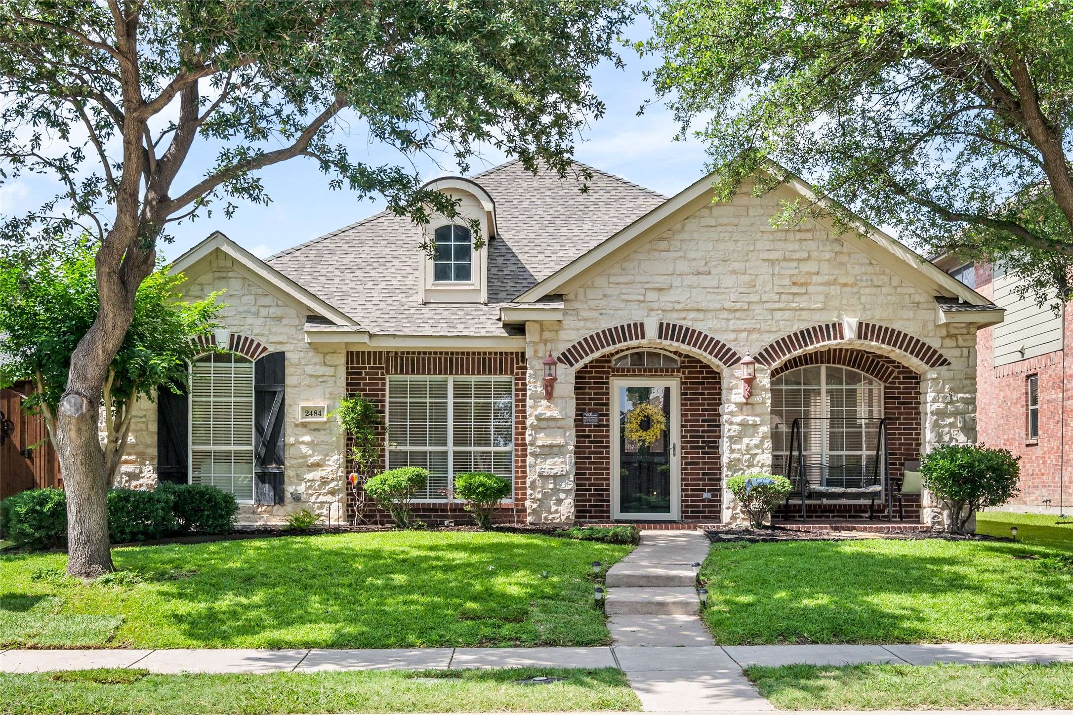 2484 Campfire LN, Frisco, TX 75033