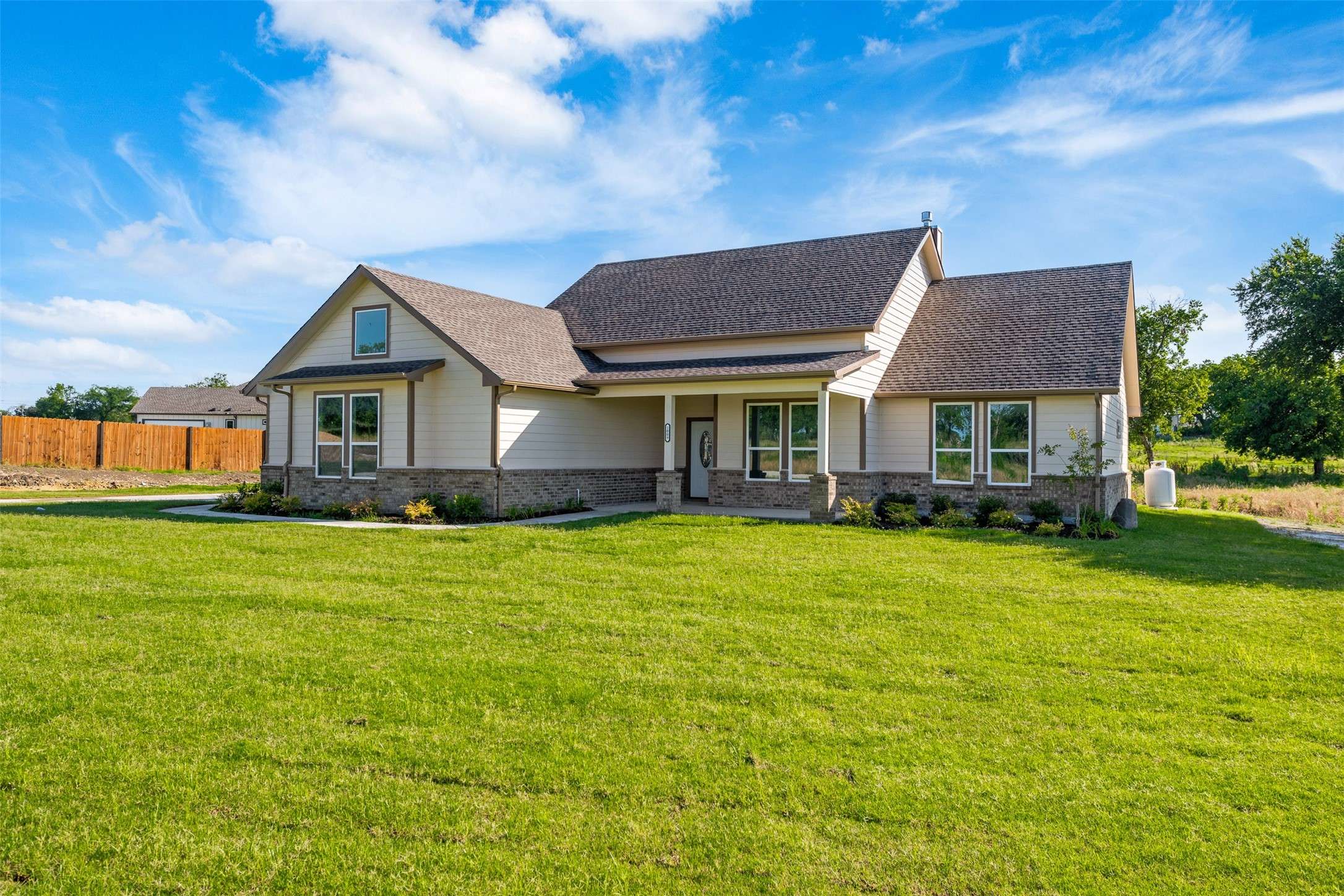 1009 Don Eve CT, Azle, TX 76020