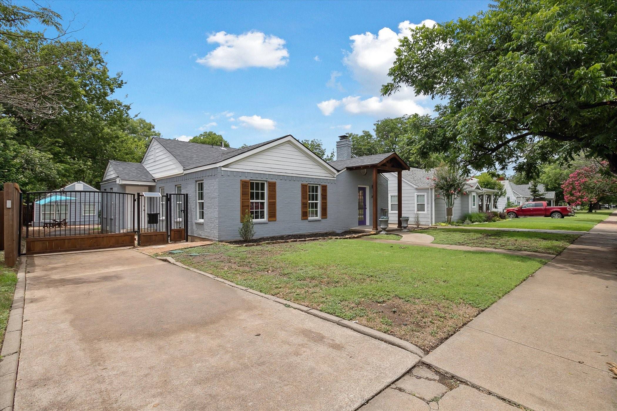 3620 Stadium DR, Fort Worth, TX 76109