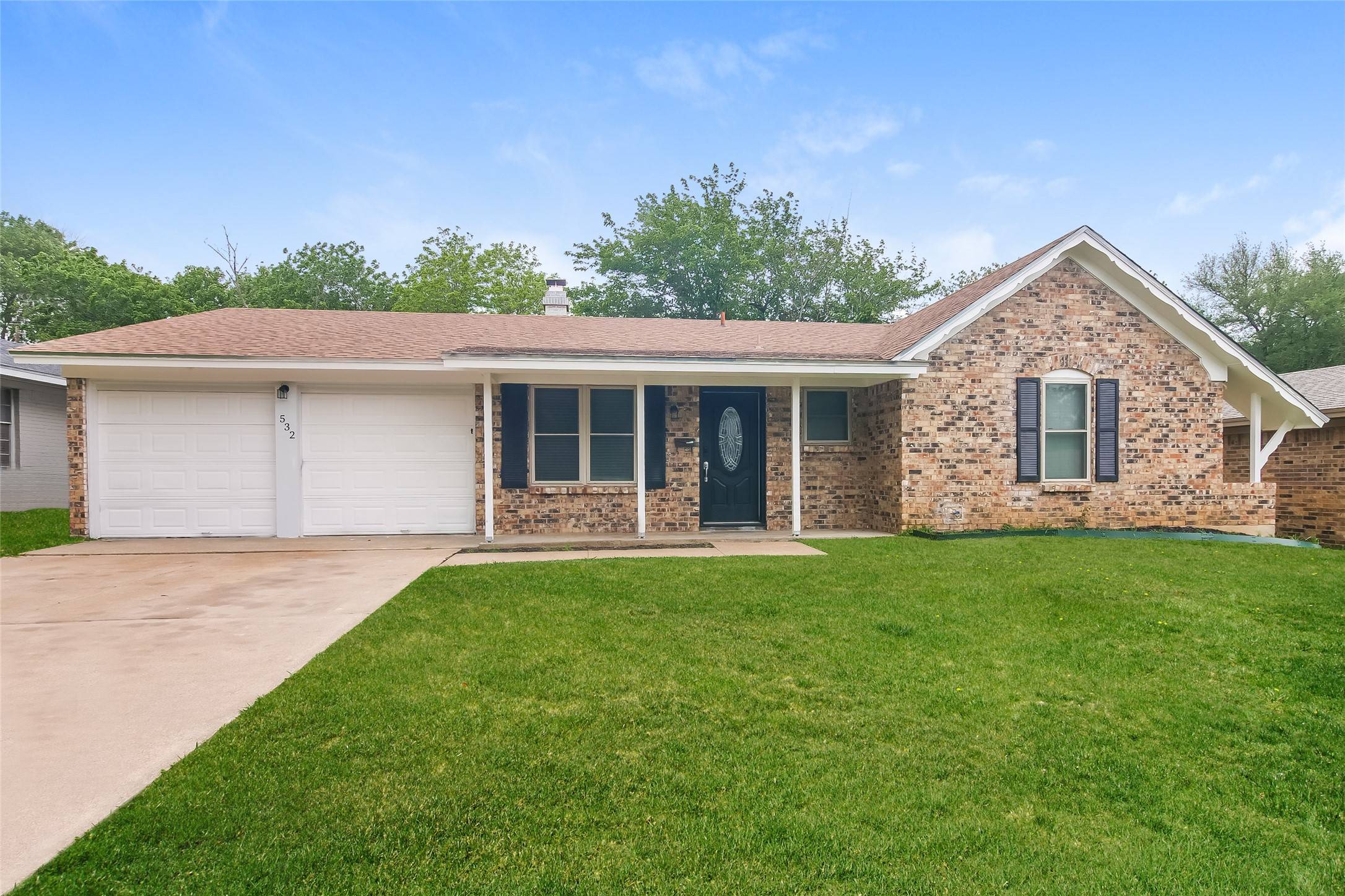 532 NW Janie LN, Burleson, TX 76028