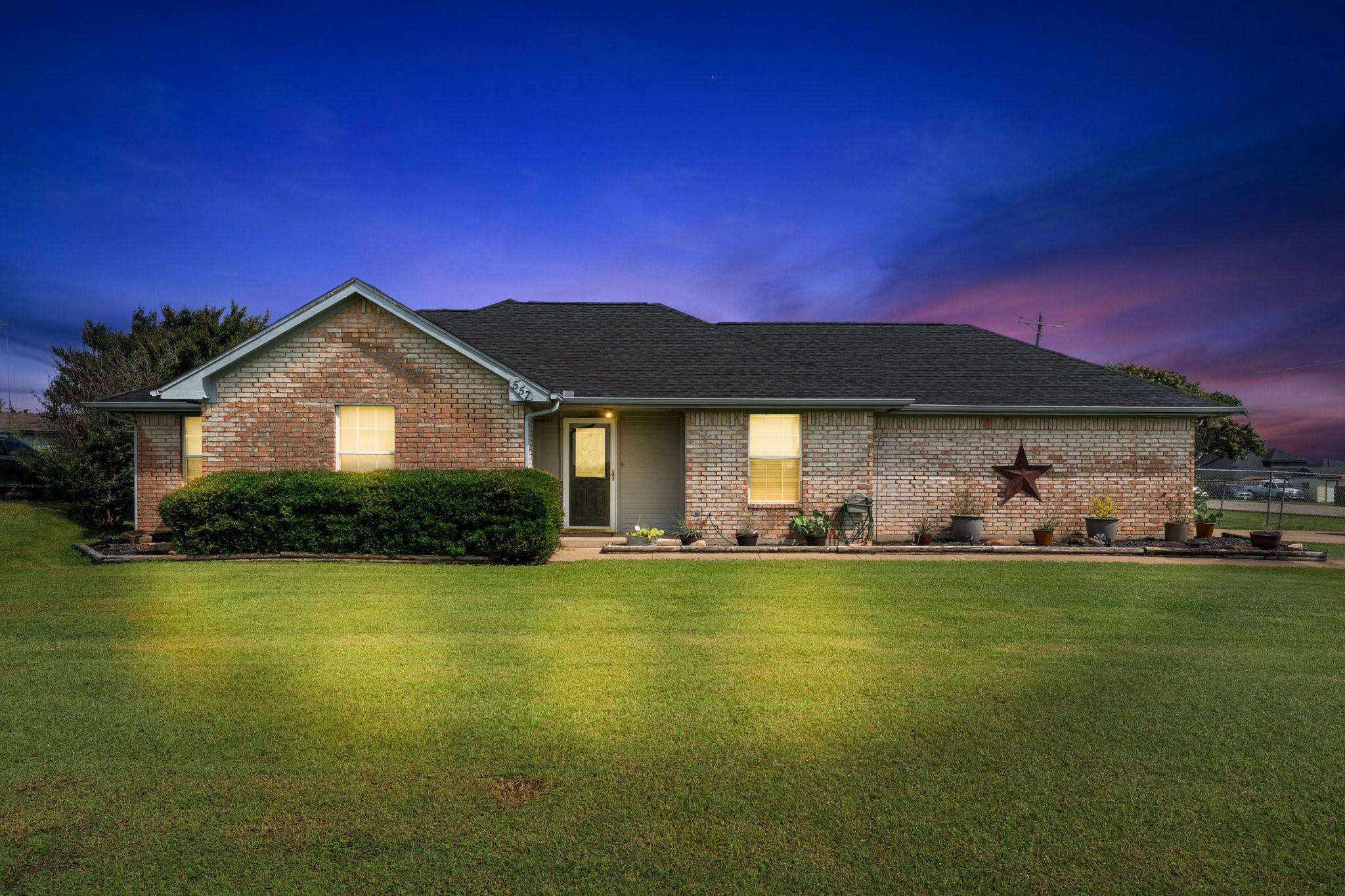557 Gibson RD, Waxahachie, TX 75165