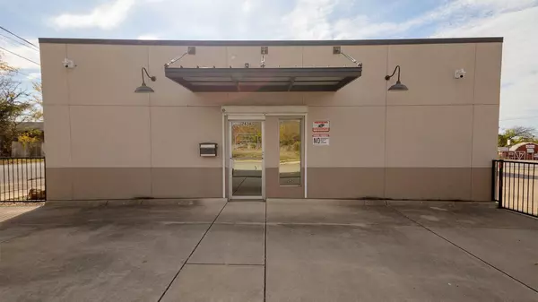 Fort Worth, TX 76103,2636 Meadowbrook DR