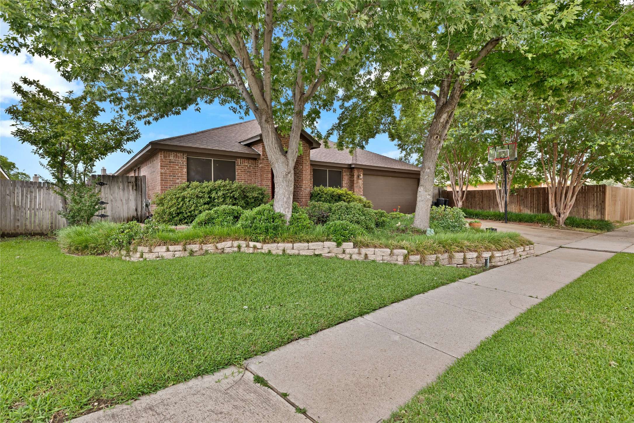 Saginaw, TX 76179,529 Cambridge DR