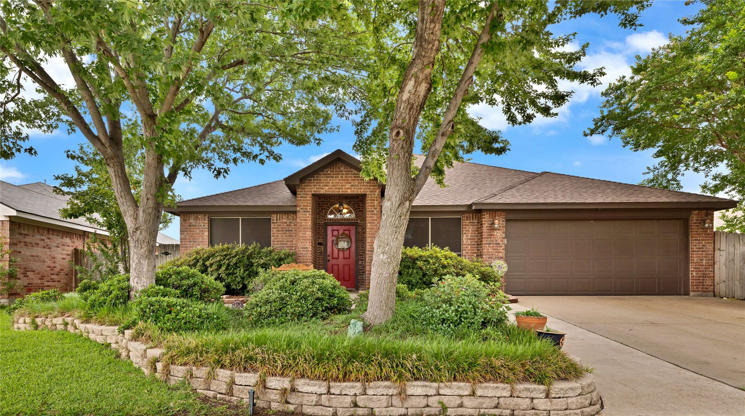 529 Cambridge DR, Saginaw, TX 76179