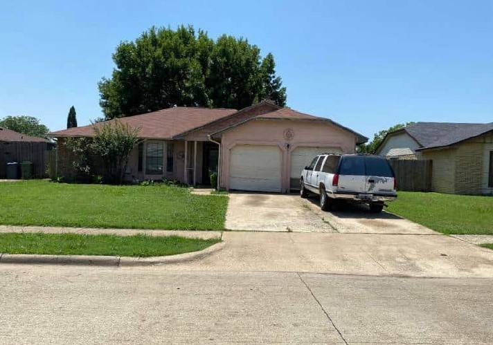 2641 Berkshire LN, Grand Prairie, TX 75052