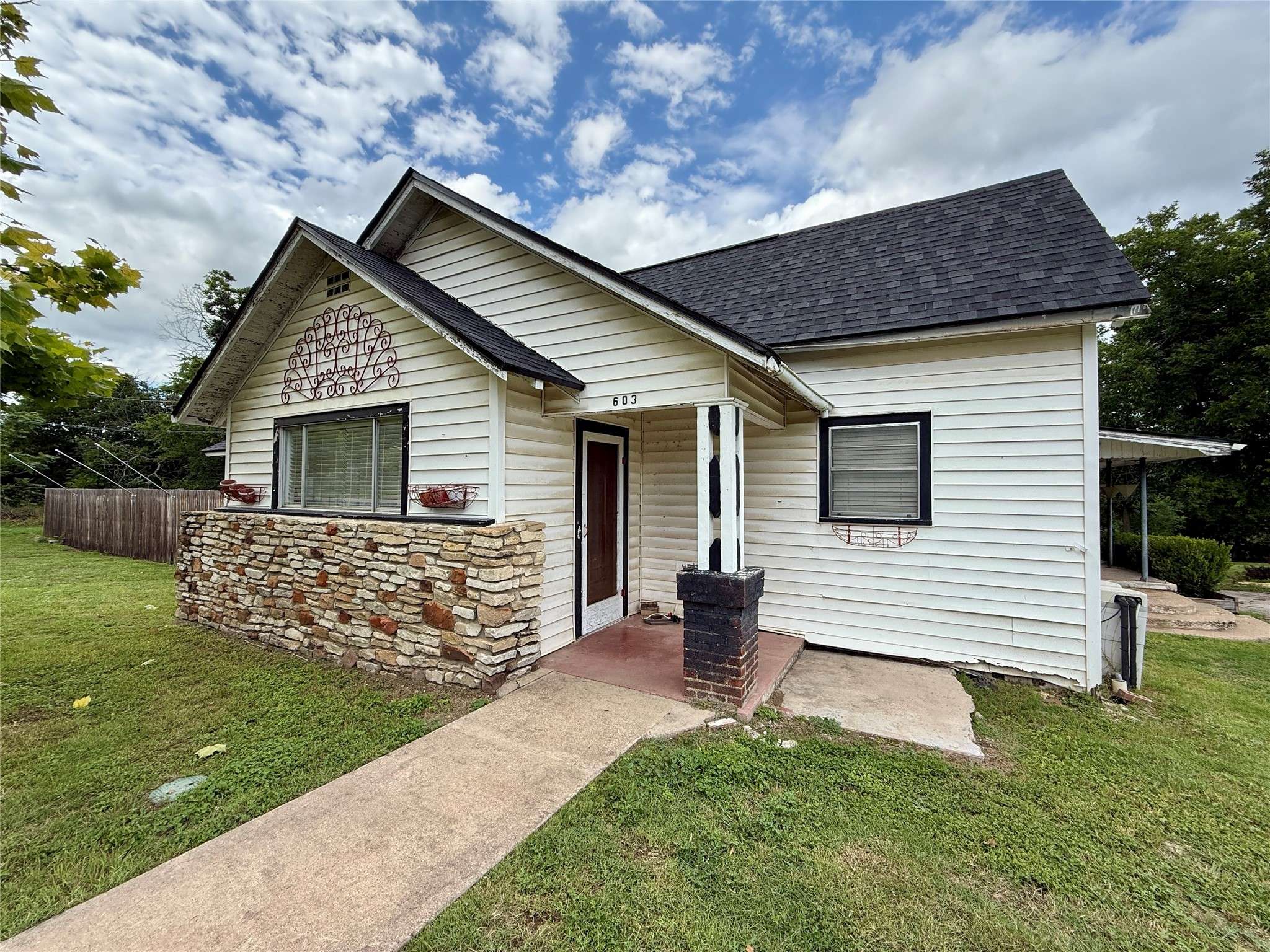 603 N Mesquite ST, Hico, TX 76457