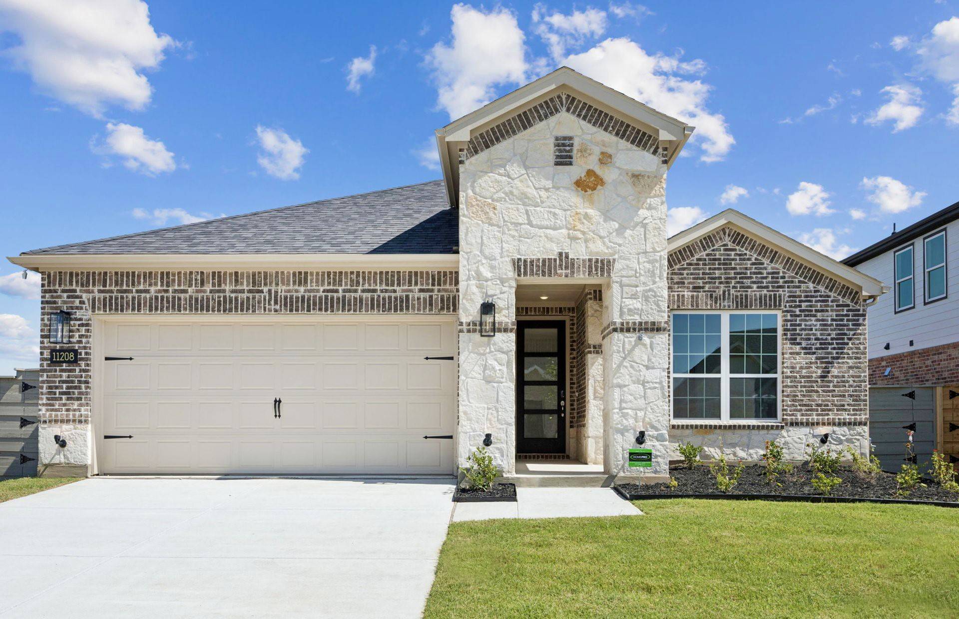 11208 Orchard LN, Justin, TX 76247