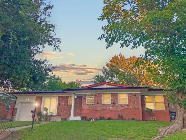 3517 Wicklow CT, Fort Worth, TX 76116