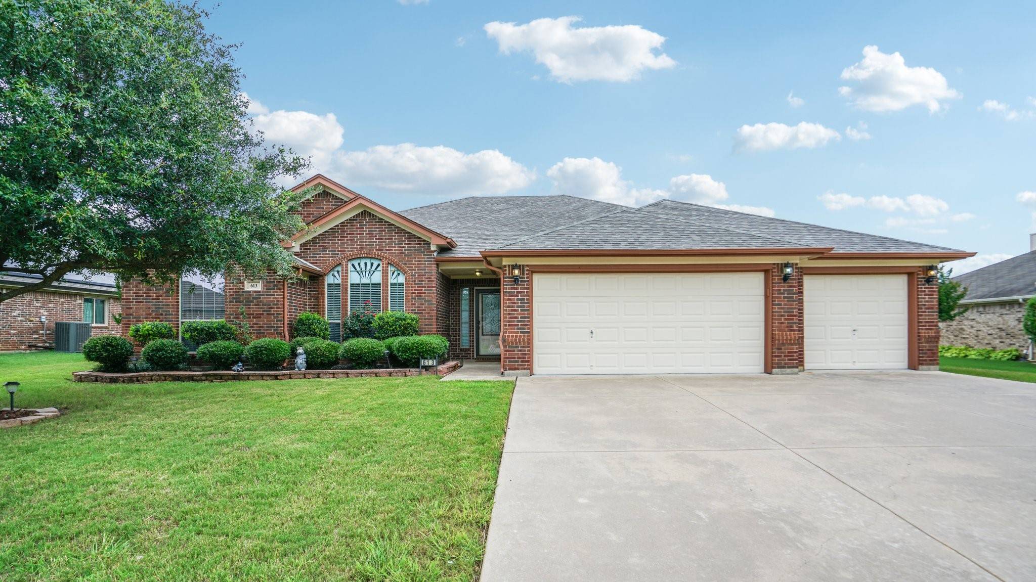 613 W Sheila CIR, Joshua, TX 76058