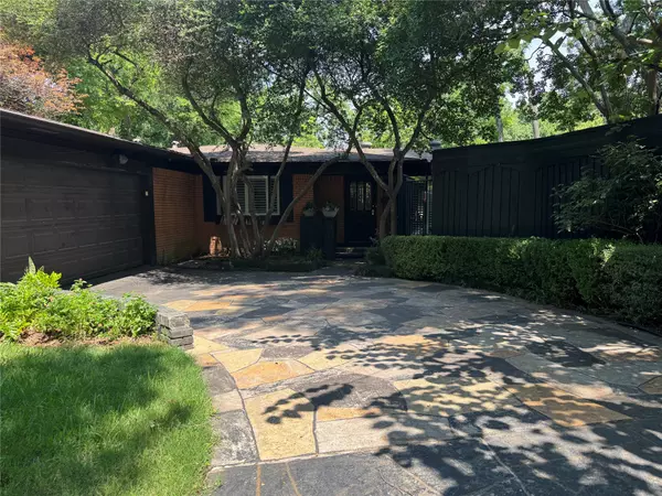 Dallas, TX 75218,10329 Lake Gardens DR