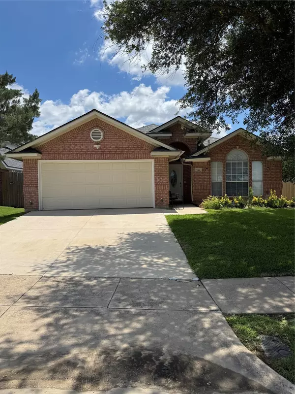 700 N Emma DR, Arlington, TX 76002