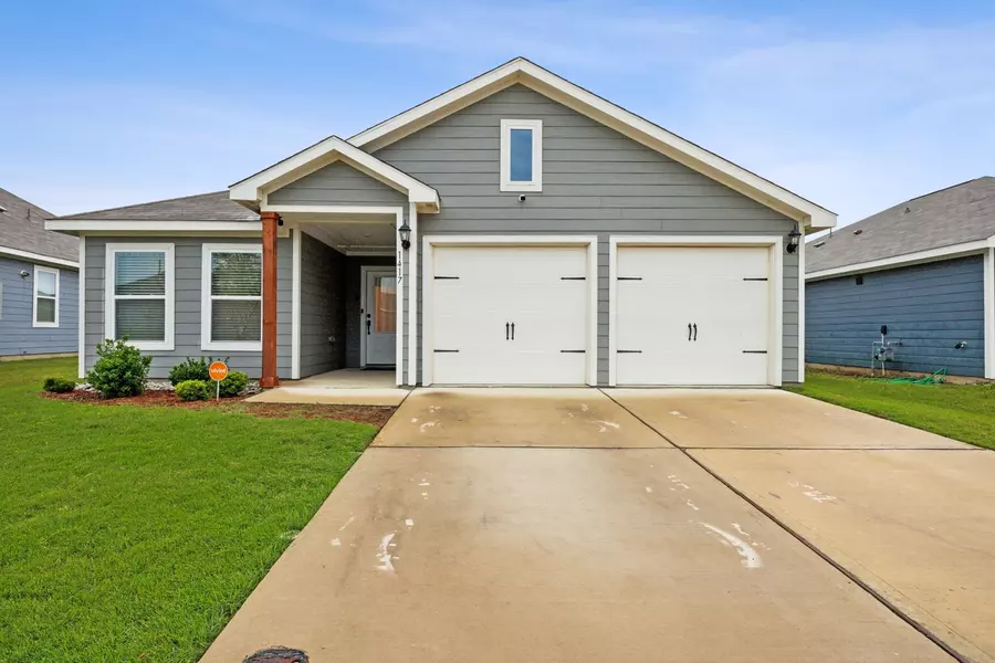 1417 Sunkiss DR, Fort Worth, TX 76140