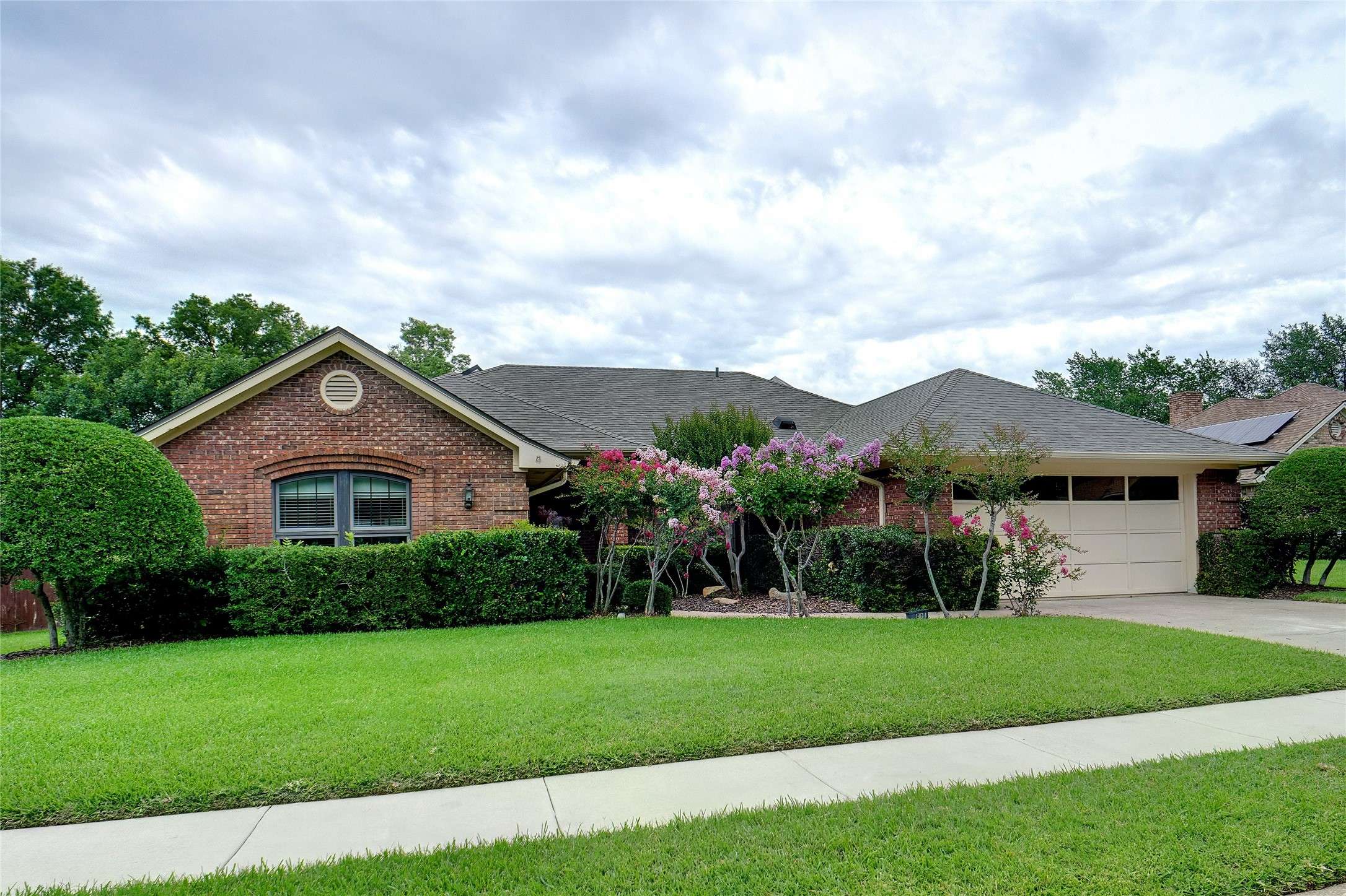 1301 Medford DR, Bedford, TX 76021