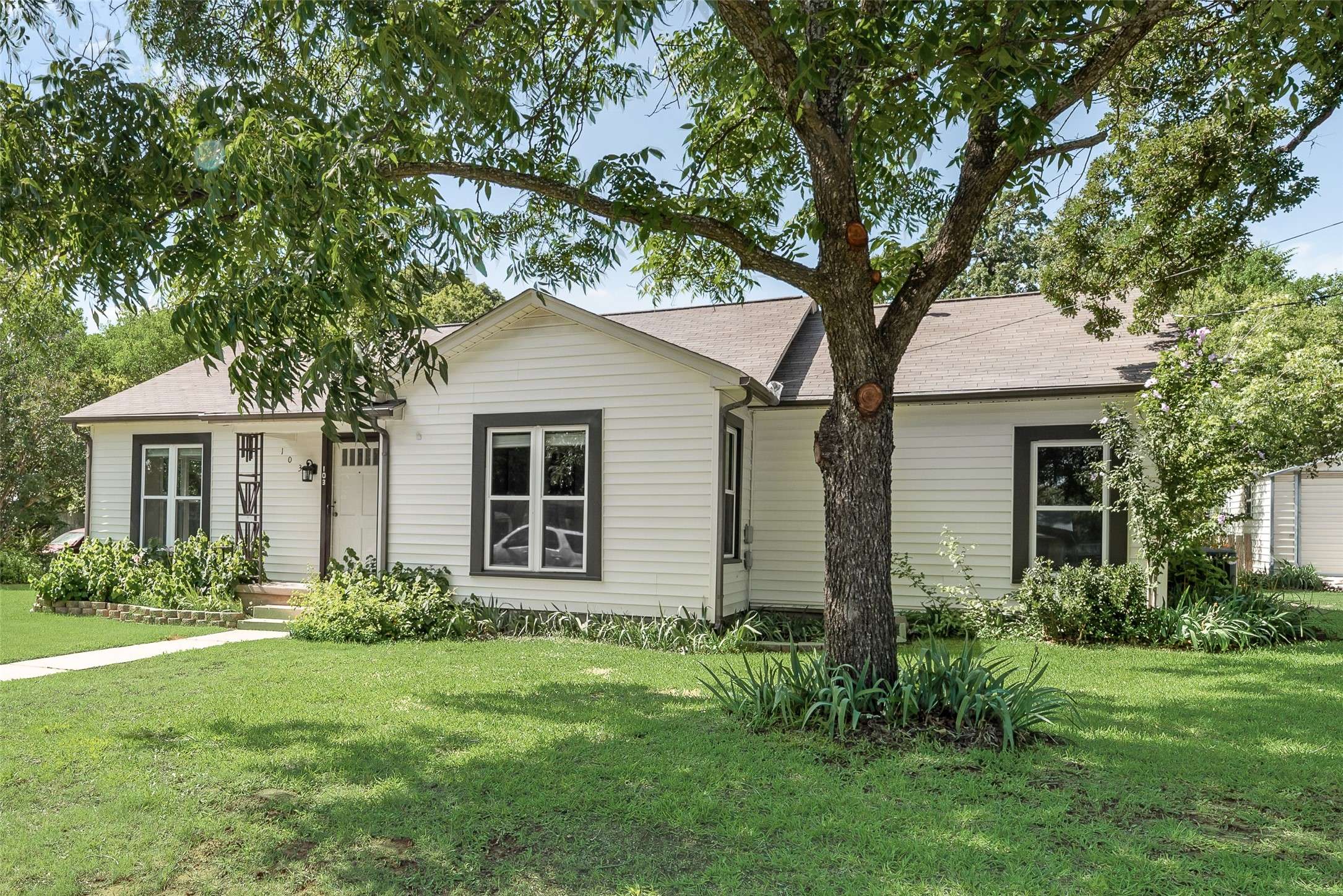 103 E 14th ST, Joshua, TX 76058