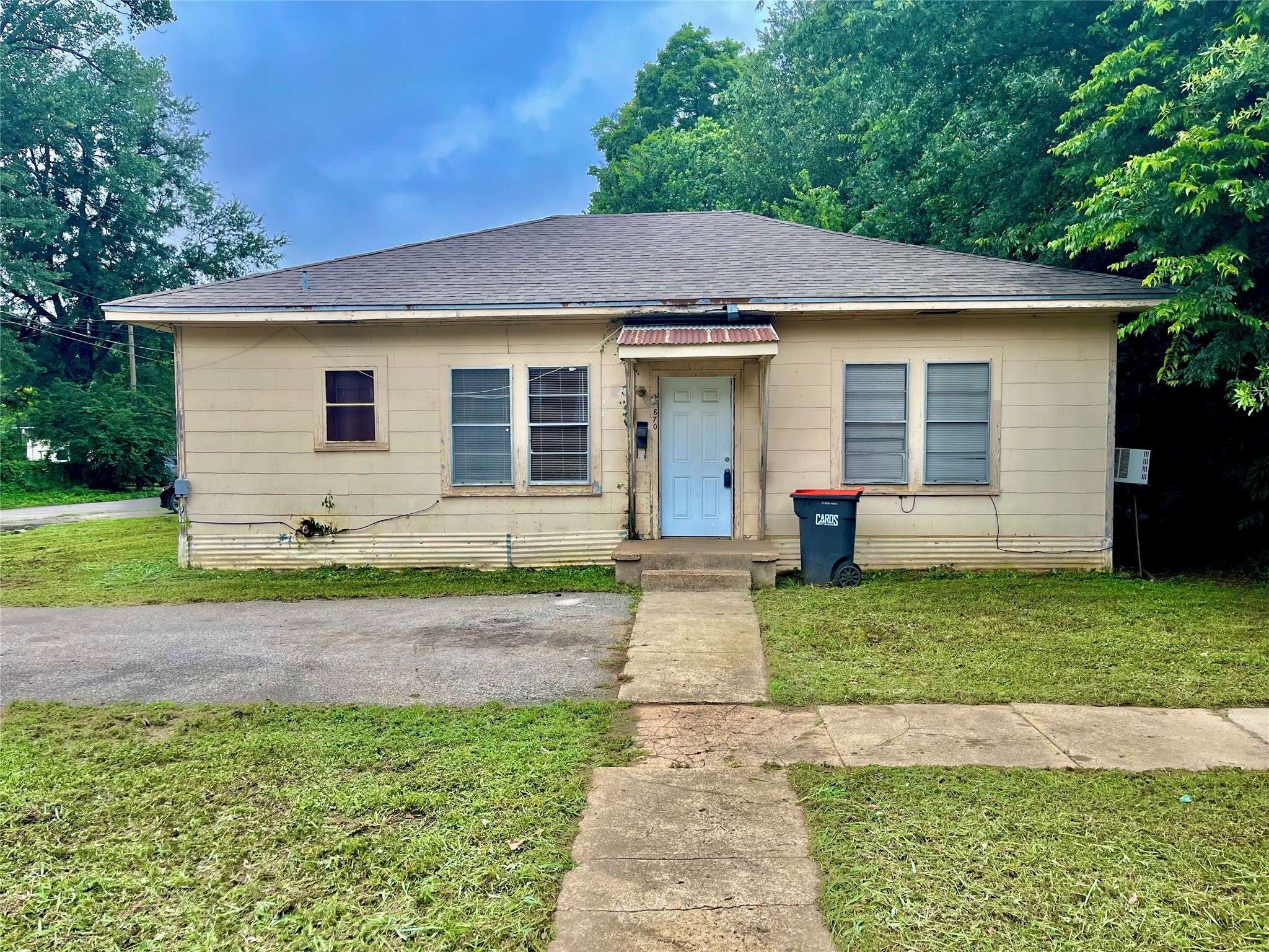 870 sw 4th st, Paris, TX 75460