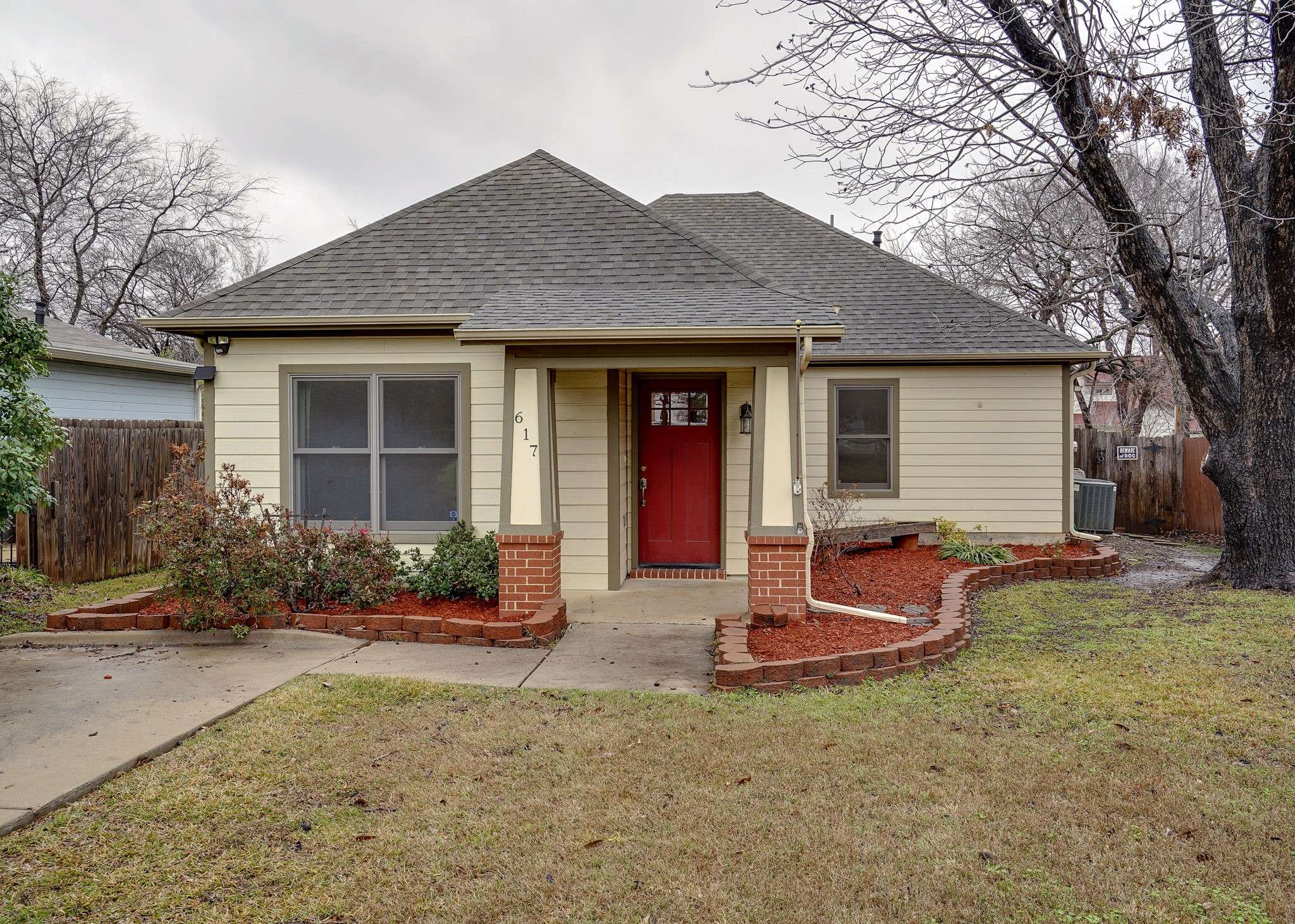 Grapevine, TX 76051,617 E Worth ST