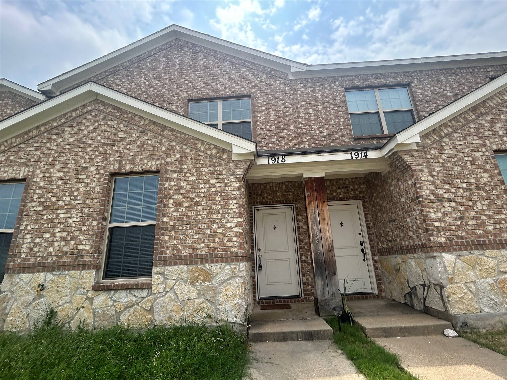 1918 Timber Oaks DR, Garland, TX 75040
