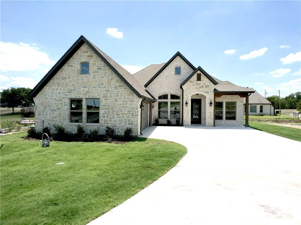 8219 Crowe LN, Fort Worth, TX 76126