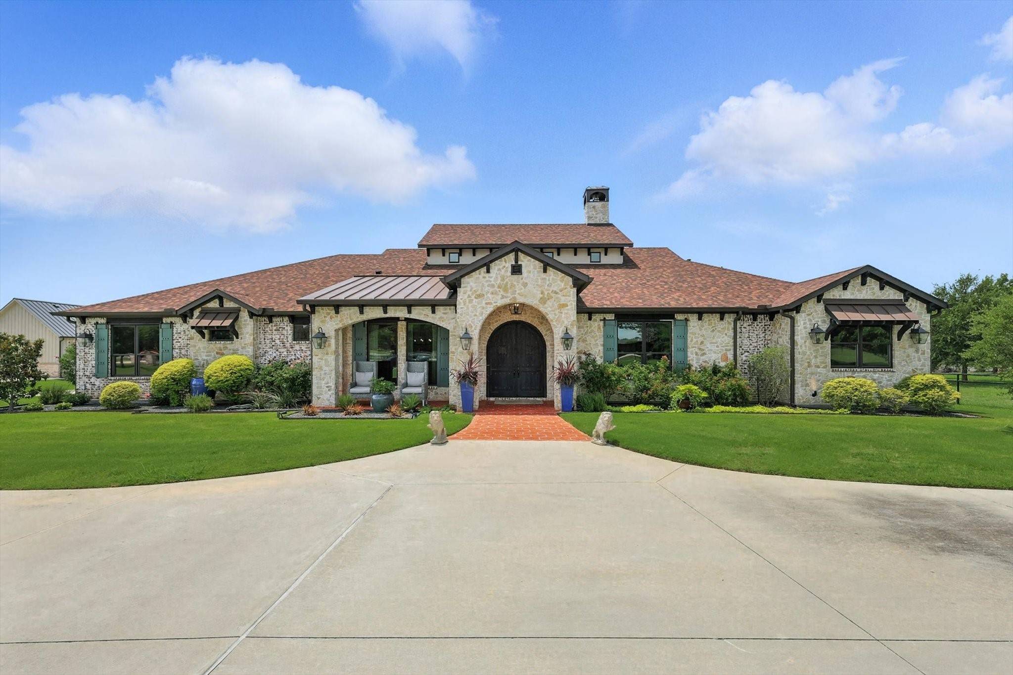 220 E Kings RD, Double Oak, TX 75077
