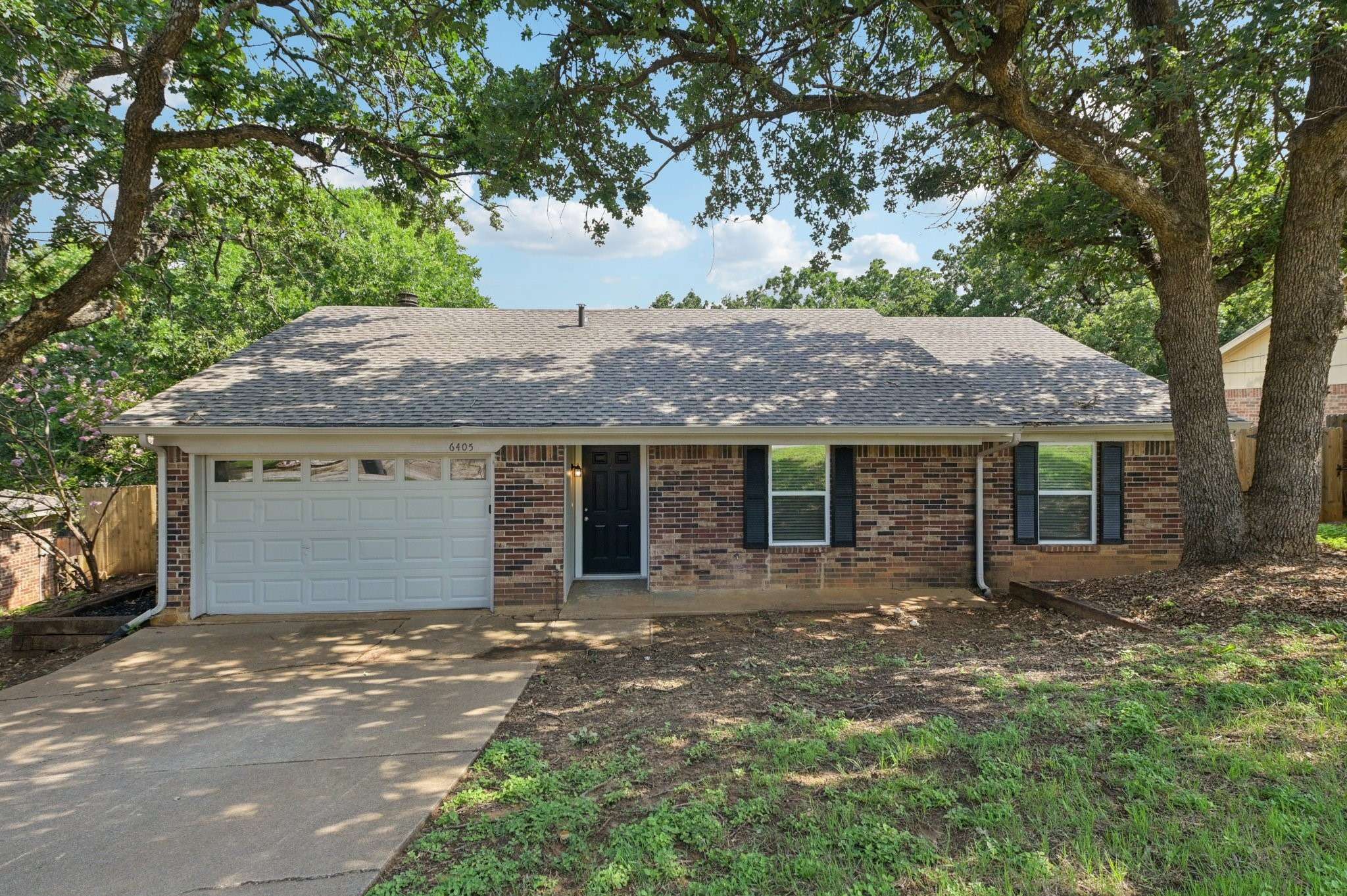 6405 Woods Edge DR, Arlington, TX 76016