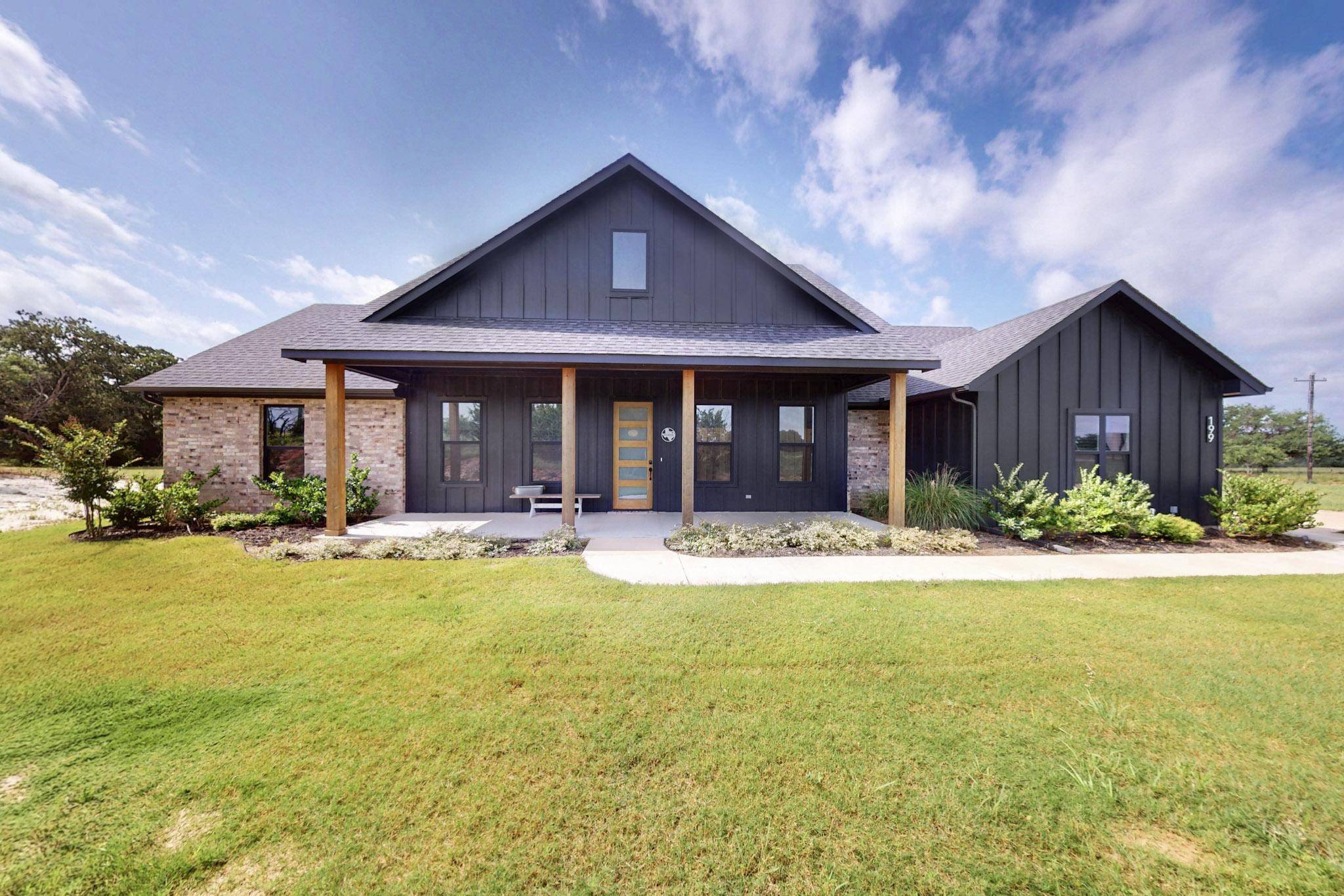 199 Graystone DR, Weatherford, TX 76088