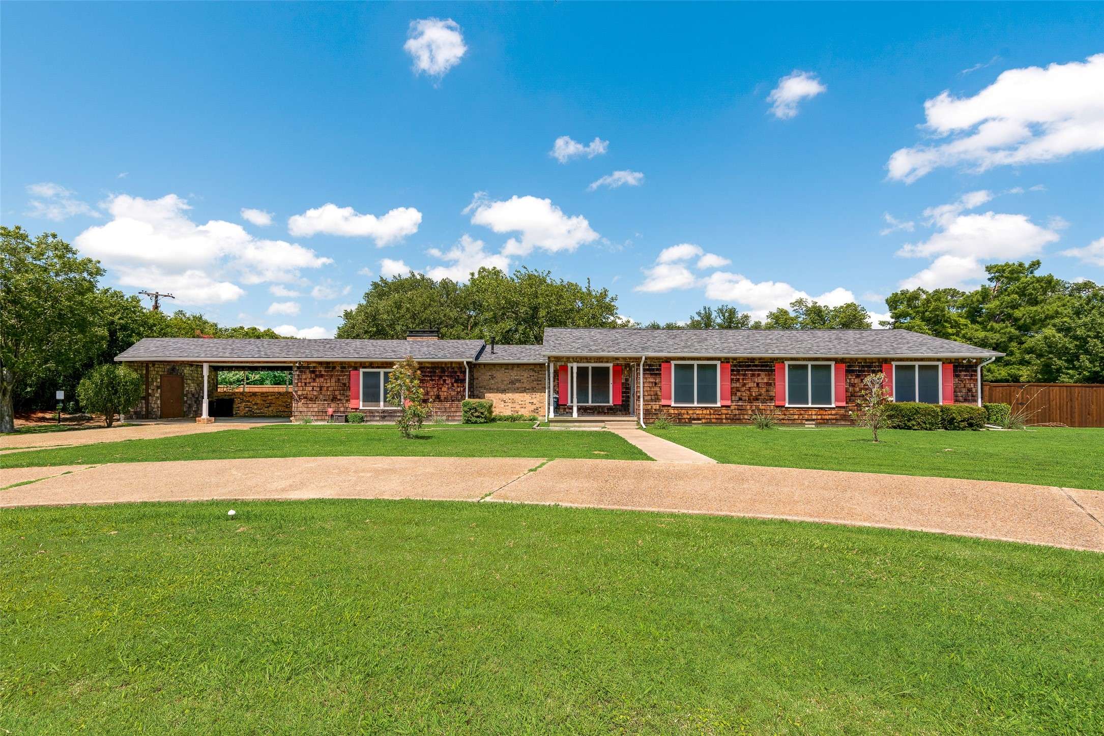 1102 Griffith AVE, Terrell, TX 75160