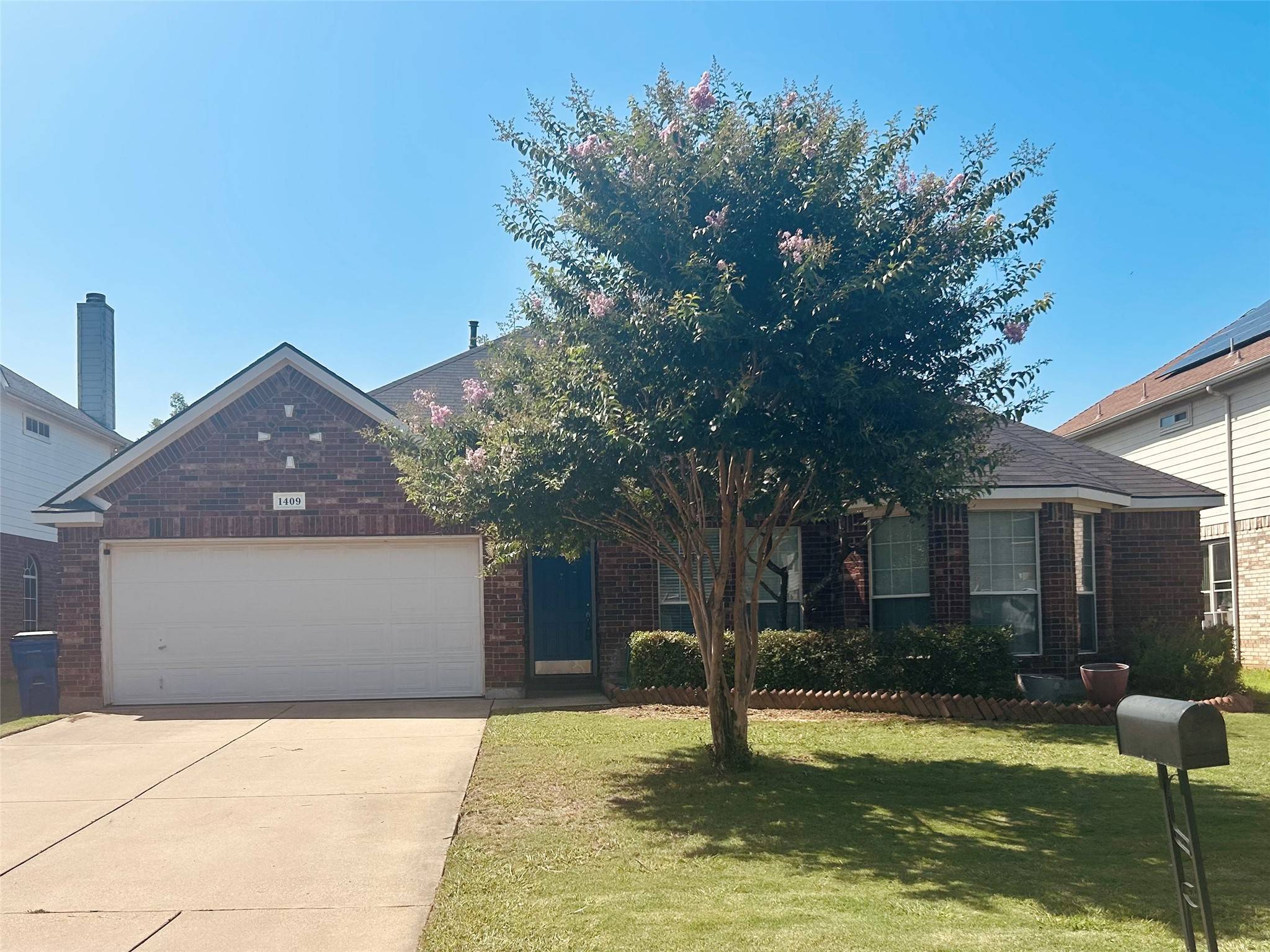 1409 Chateau LN, Mansfield, TX 76063