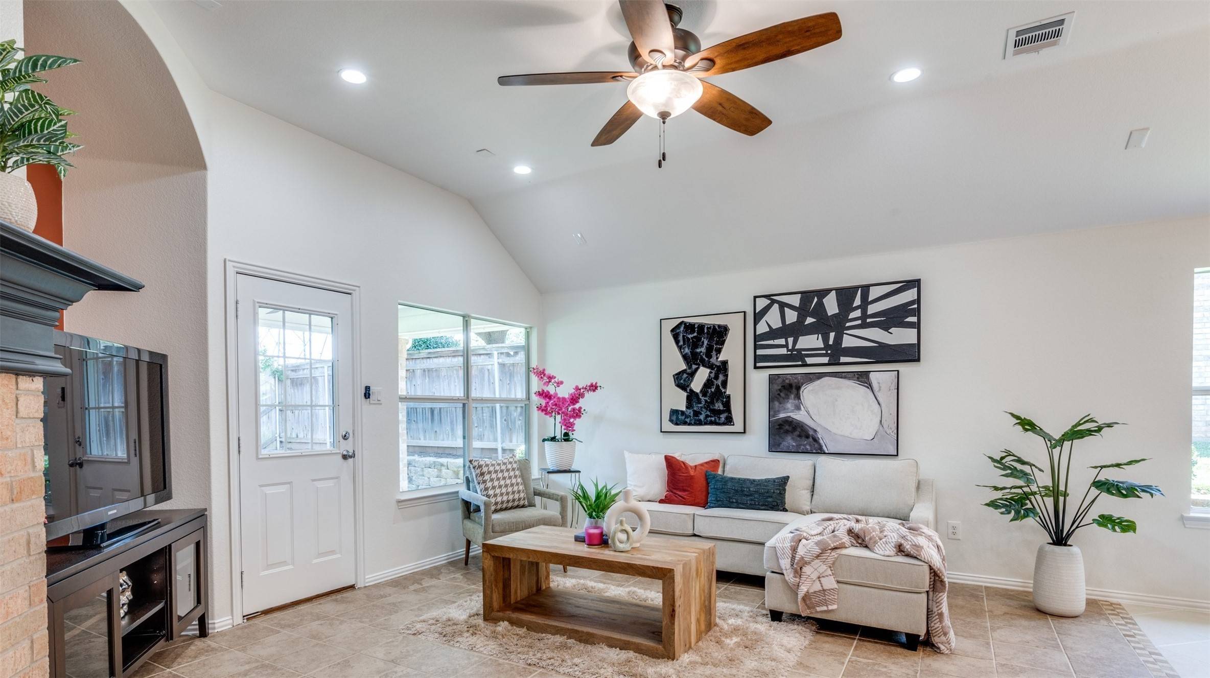 Hurst, TX 76053,920 Park Forest DR