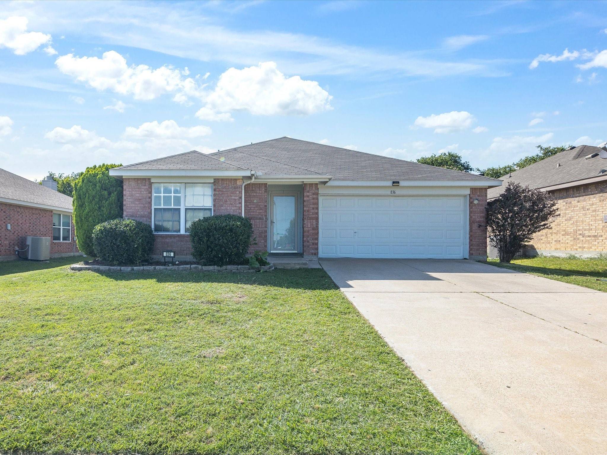 836 Cedar Ridge LN, Burleson, TX 76028