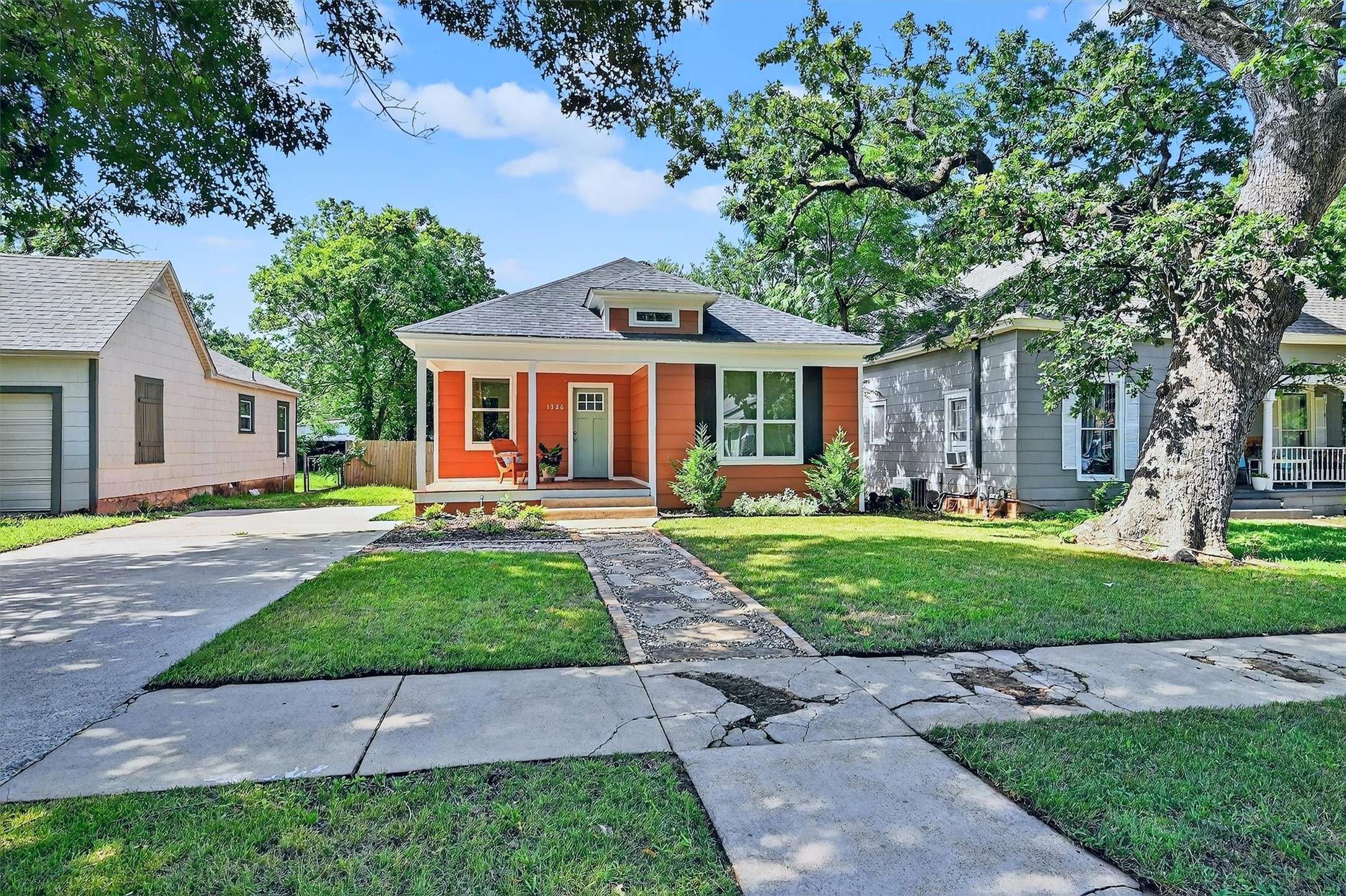 Denison, TX 75020,1326 W Bond ST