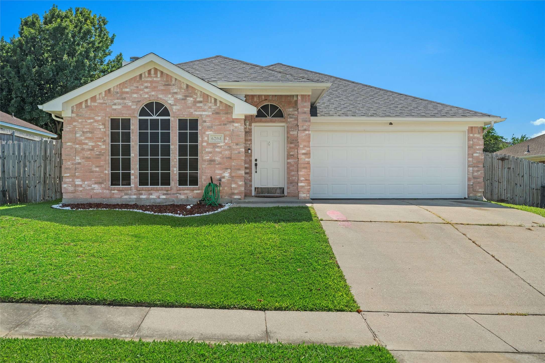 6204 Brookknoll DR, Arlington, TX 76018
