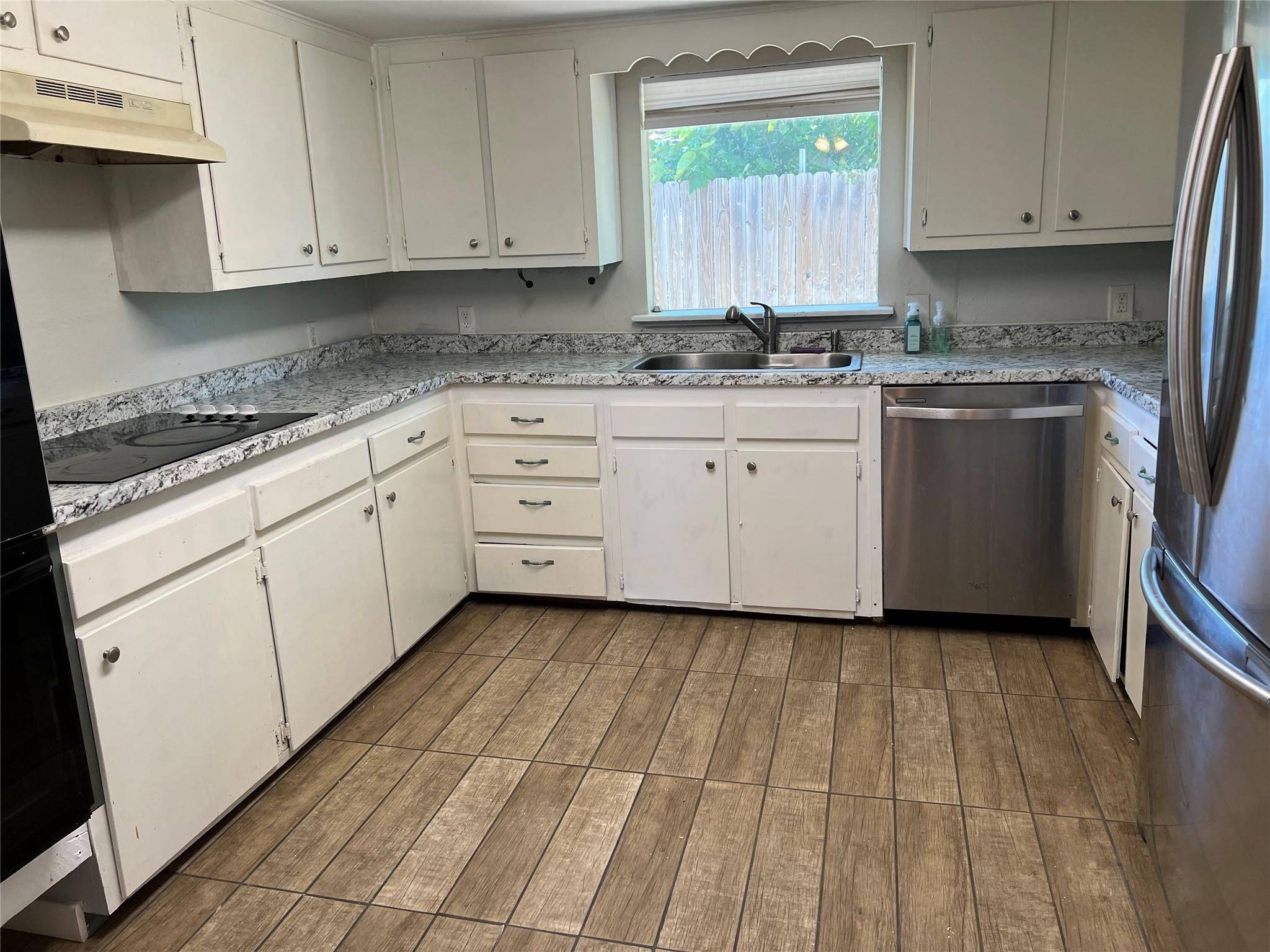 Bonham, TX 75418,220 W Denison AVE