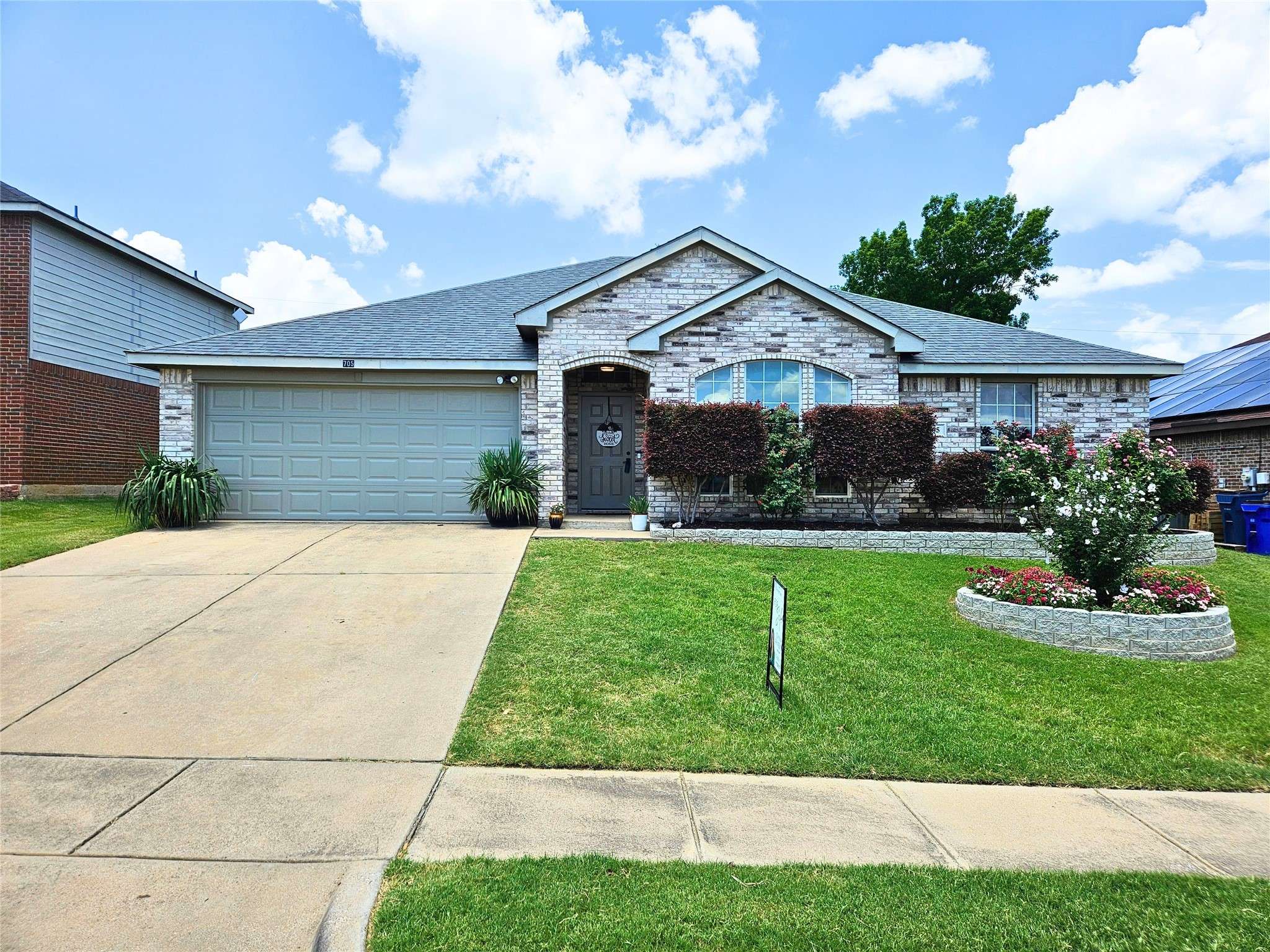 705 Tracy DR, Azle, TX 76020