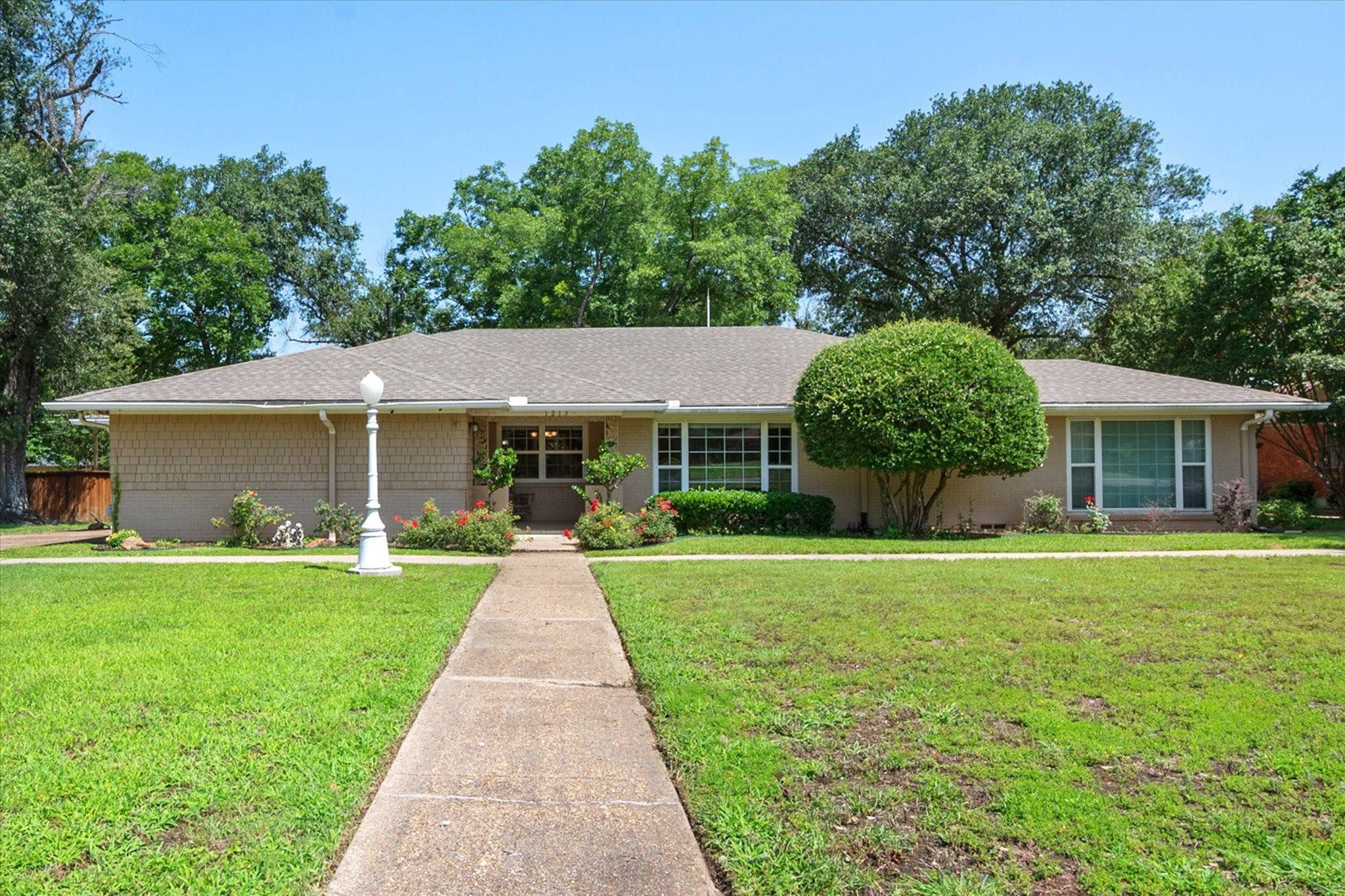1215 Columbia CIR, Corsicana, TX 75110
