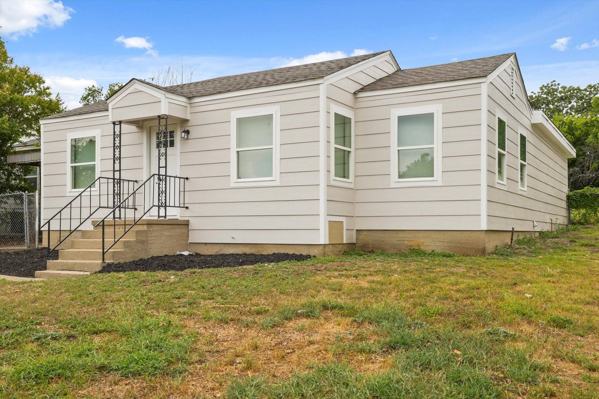 1805 Melba CT, River Oaks, TX 76114