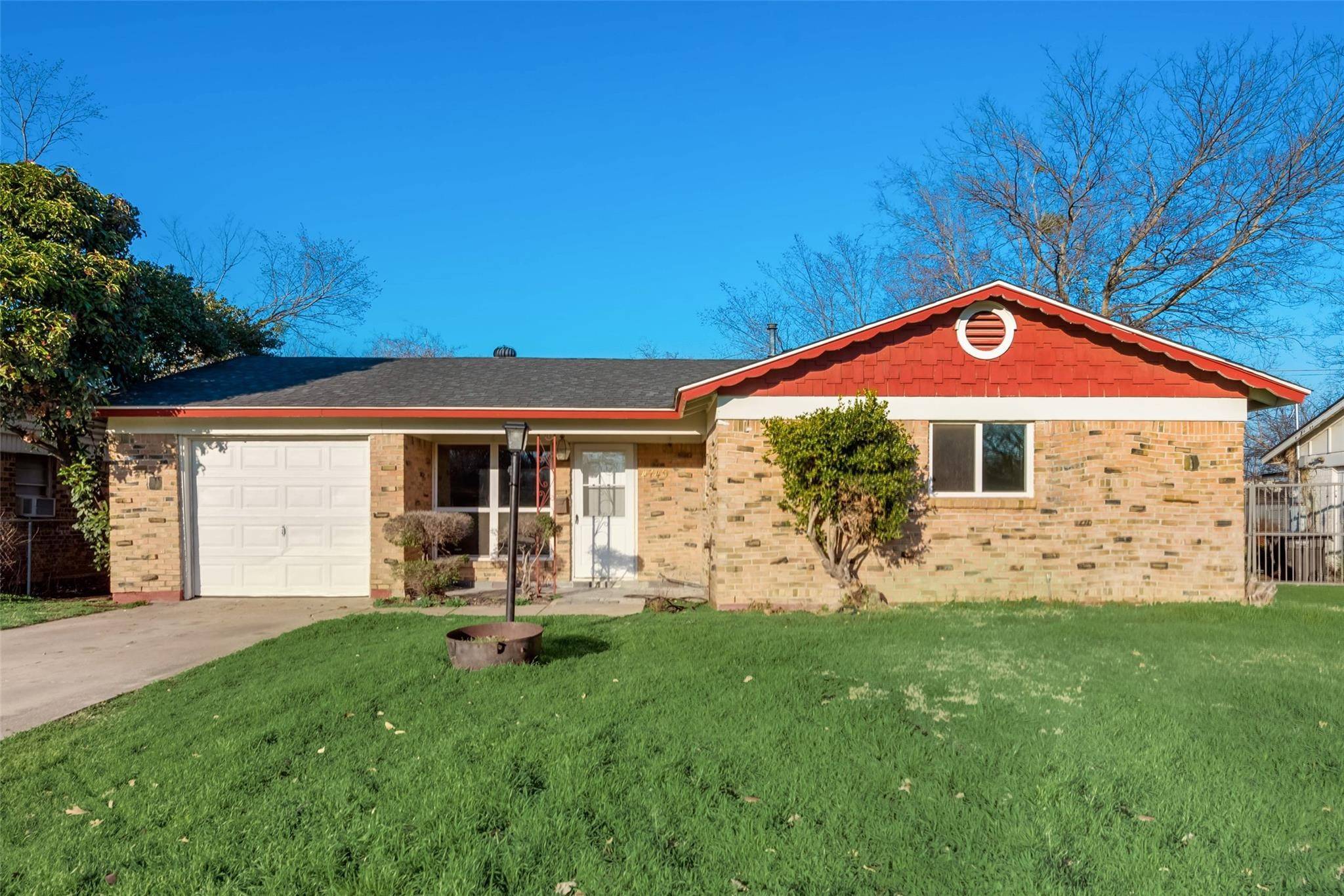 4749 Marshall ST, Forest Hill, TX 76119