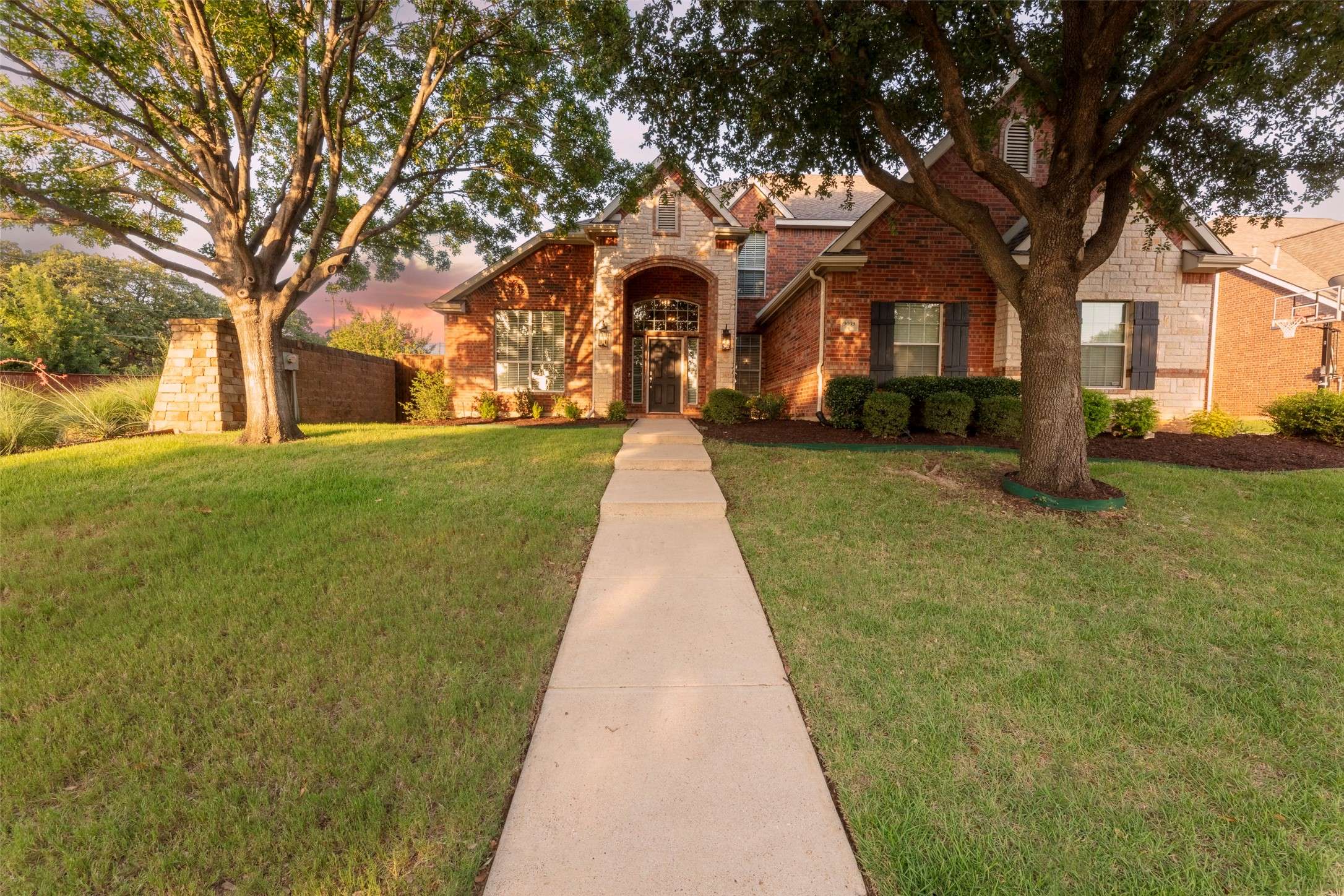 9039 Christopher ST, Lantana, TX 76226