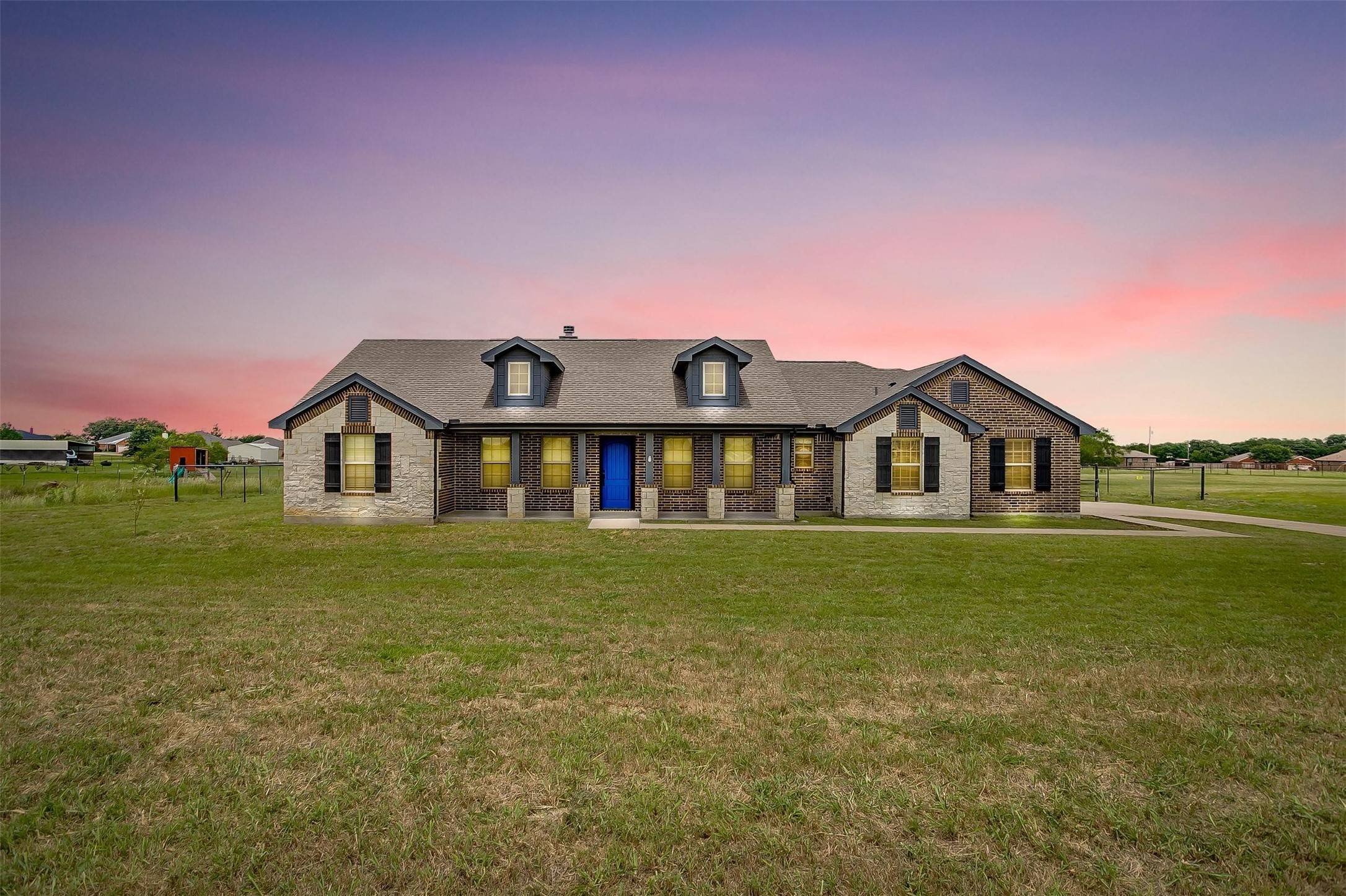 8201 Harvest DR, Grandview, TX 76050