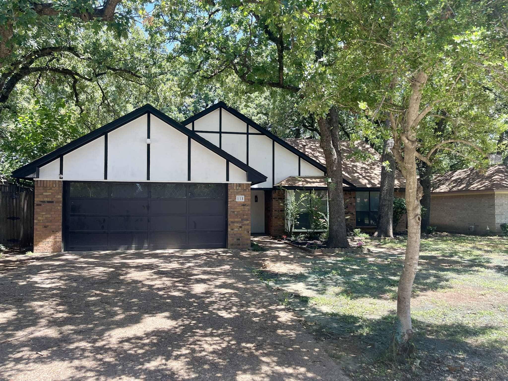 118 Oakhaven DR, Grand Prairie, TX 75050
