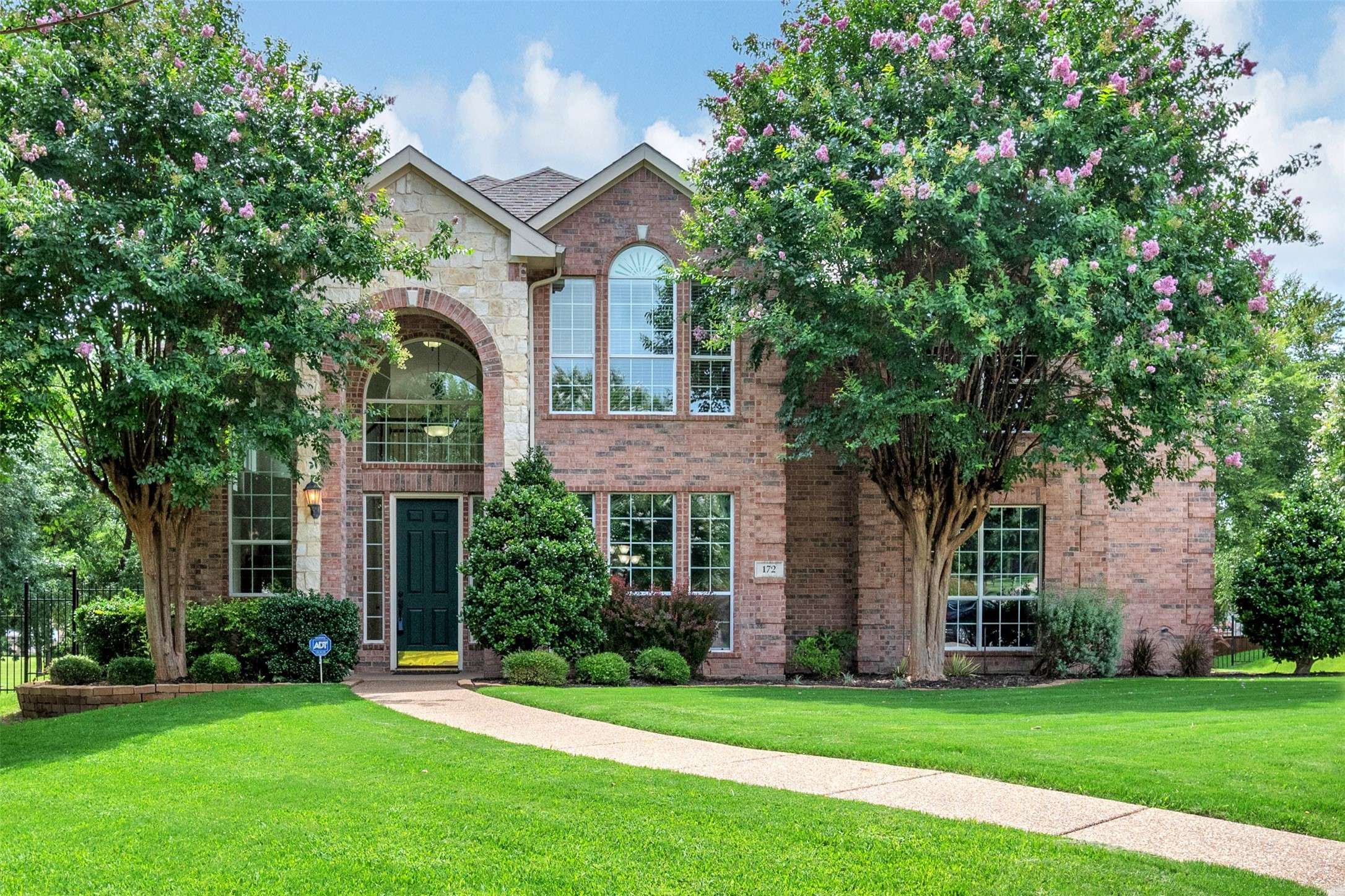 172 Wellington LN, Heath, TX 75032
