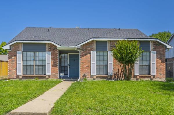 816 Plummer DR, Cedar Hill, TX 75104