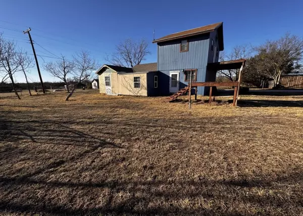 1405 N 3rd ST, Bangs, TX 76823