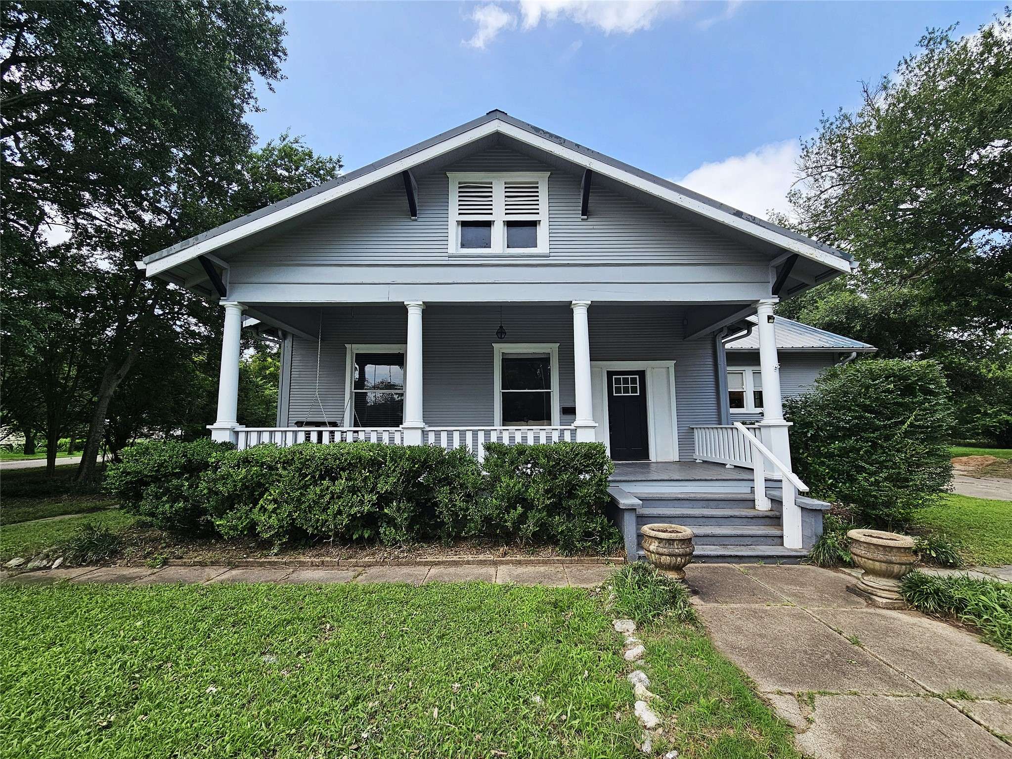 210 E Navasota ST, Groesbeck, TX 76642